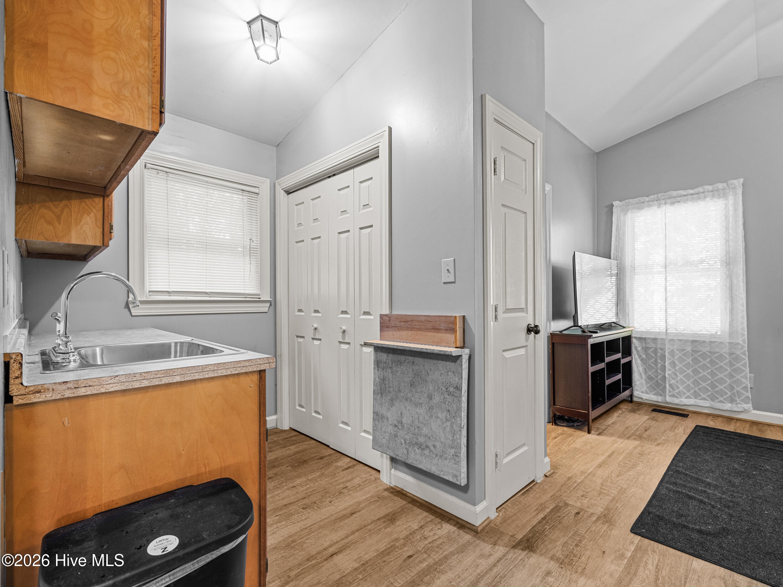 100570486 | Photo 58