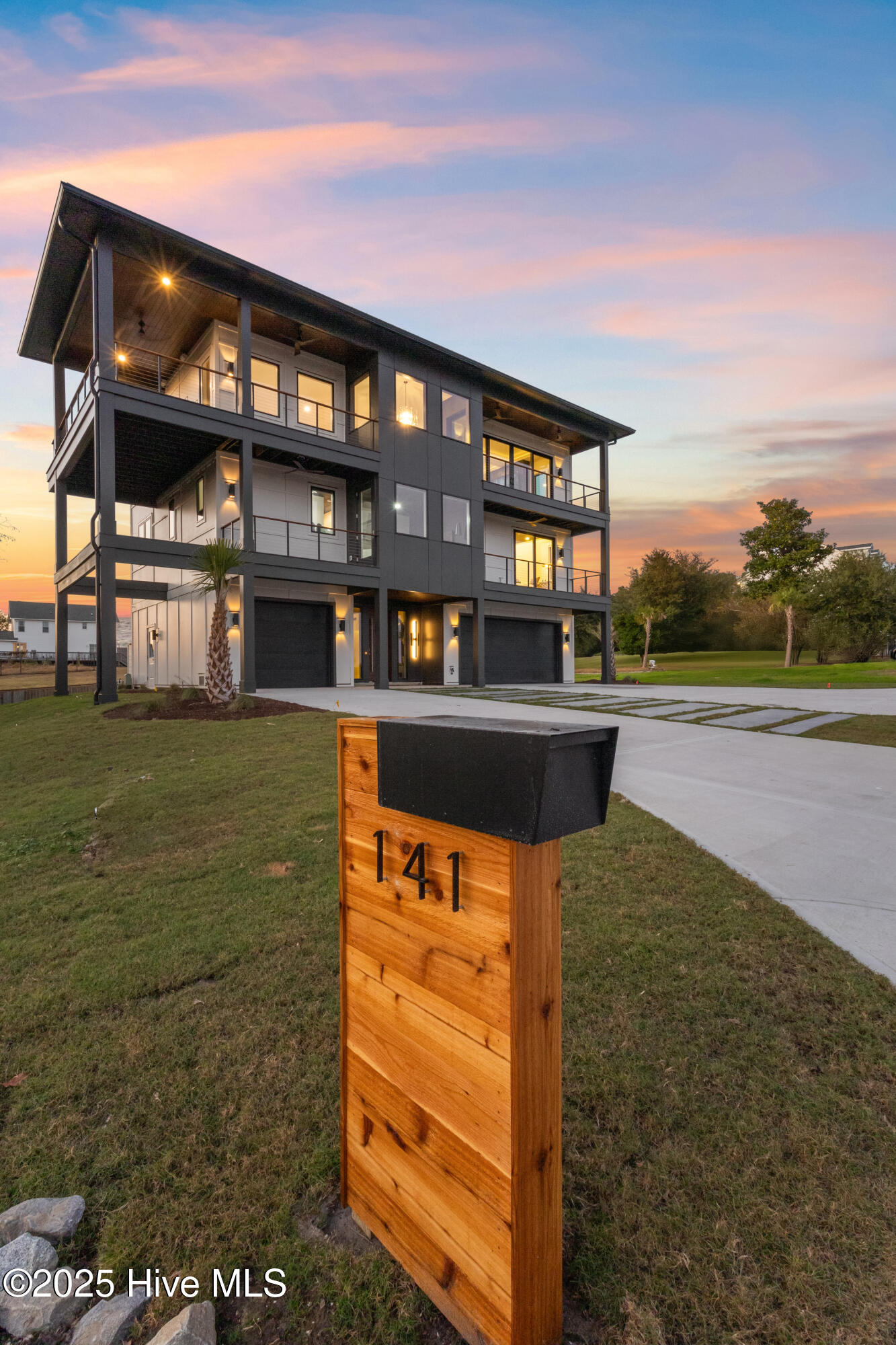 100560087 | Photo 78