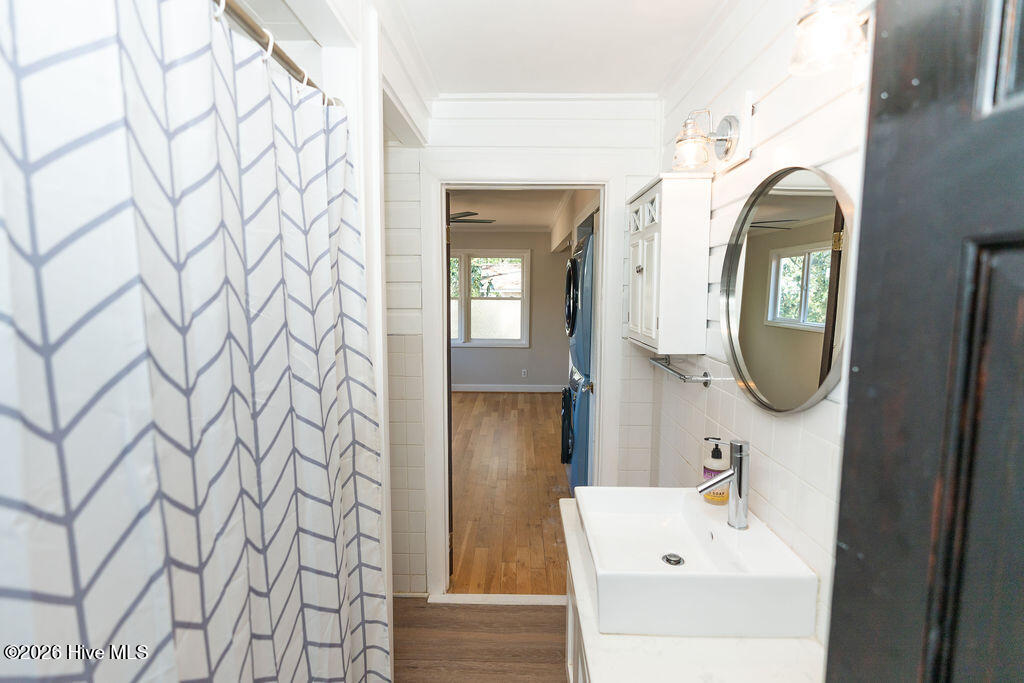 100554317 | Photo 24