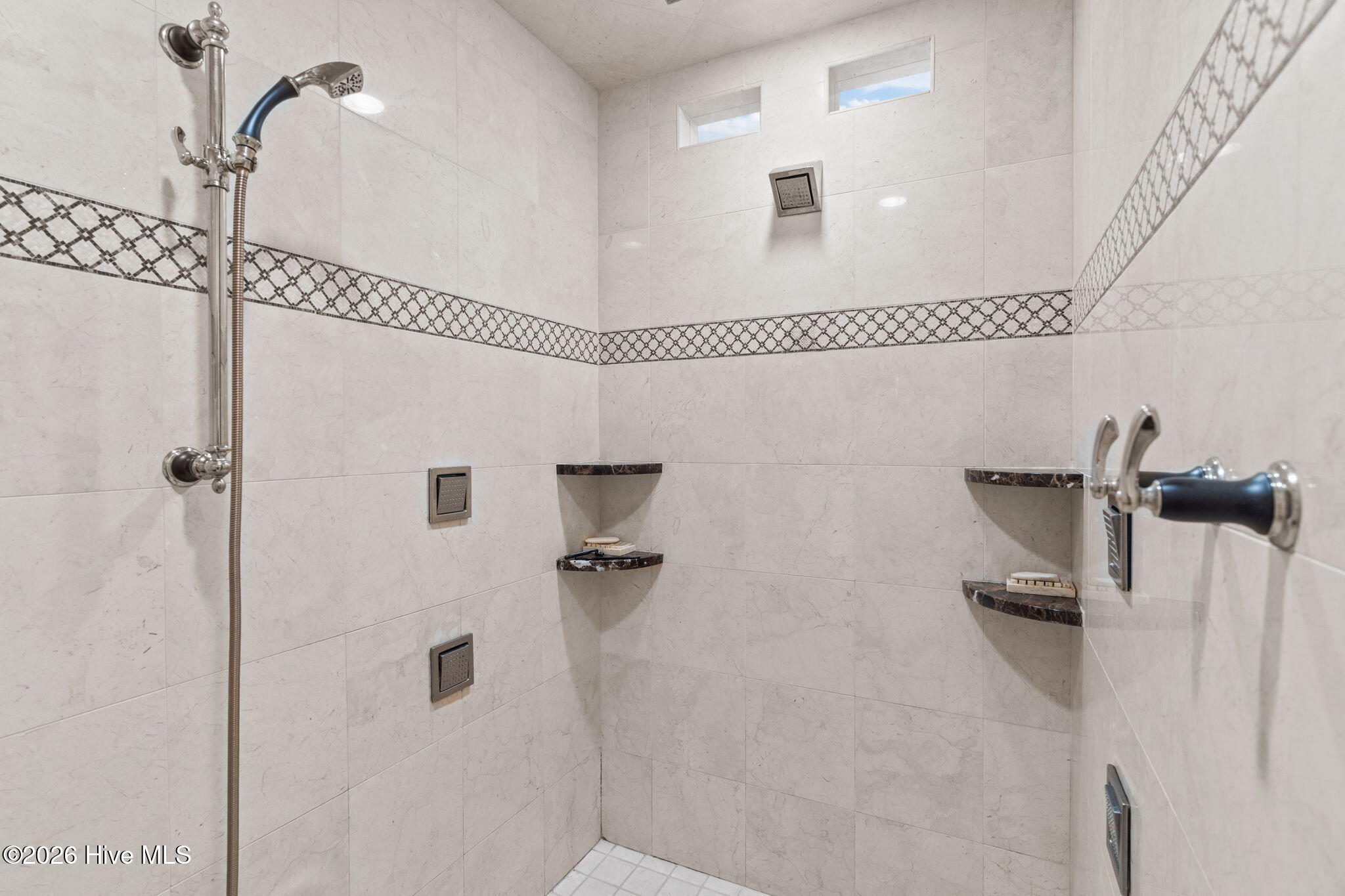 100554777 | Photo 61