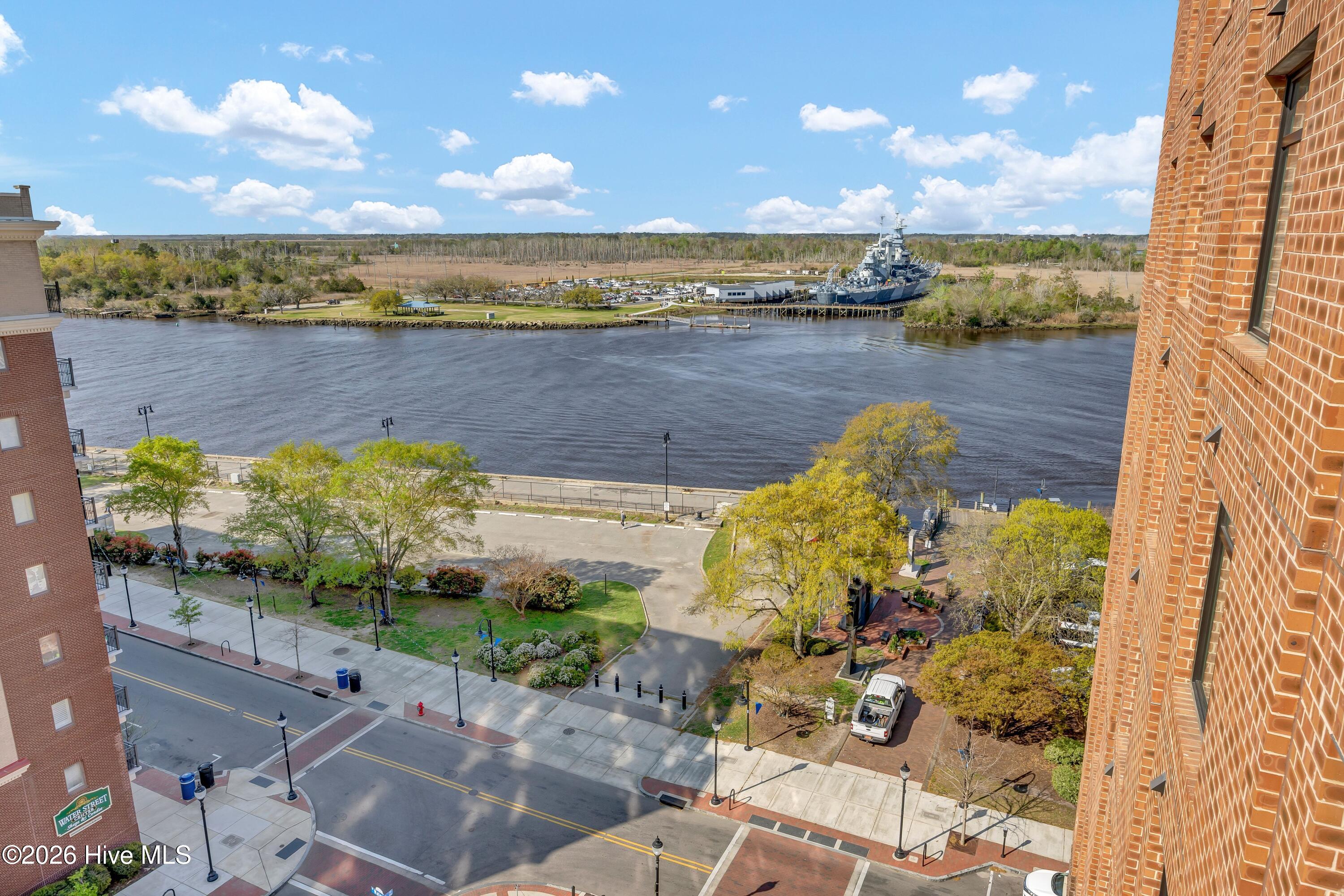 100563569 | Photo 33