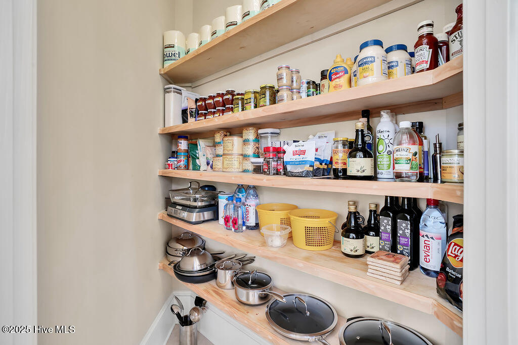 100535984 | Photo 22