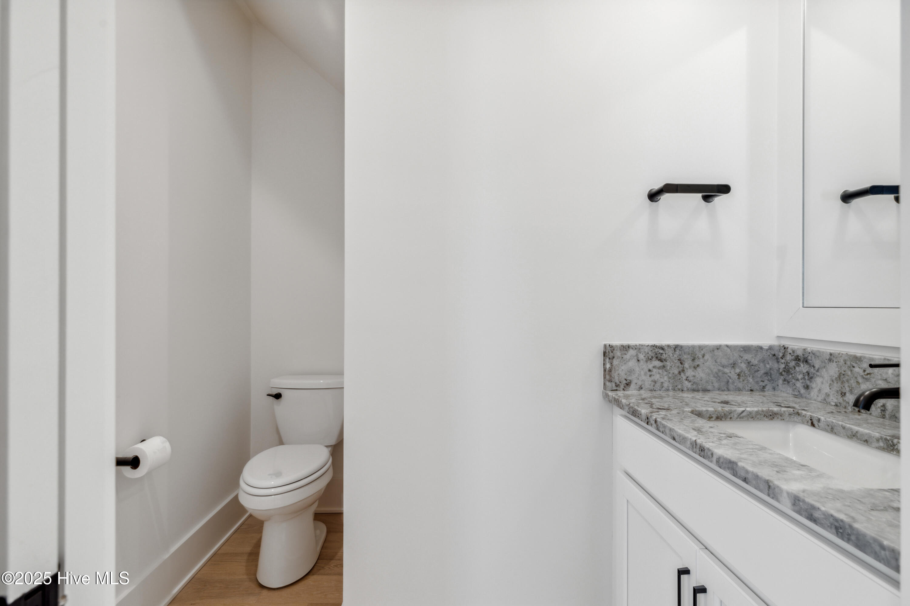 100523457 | Photo 55