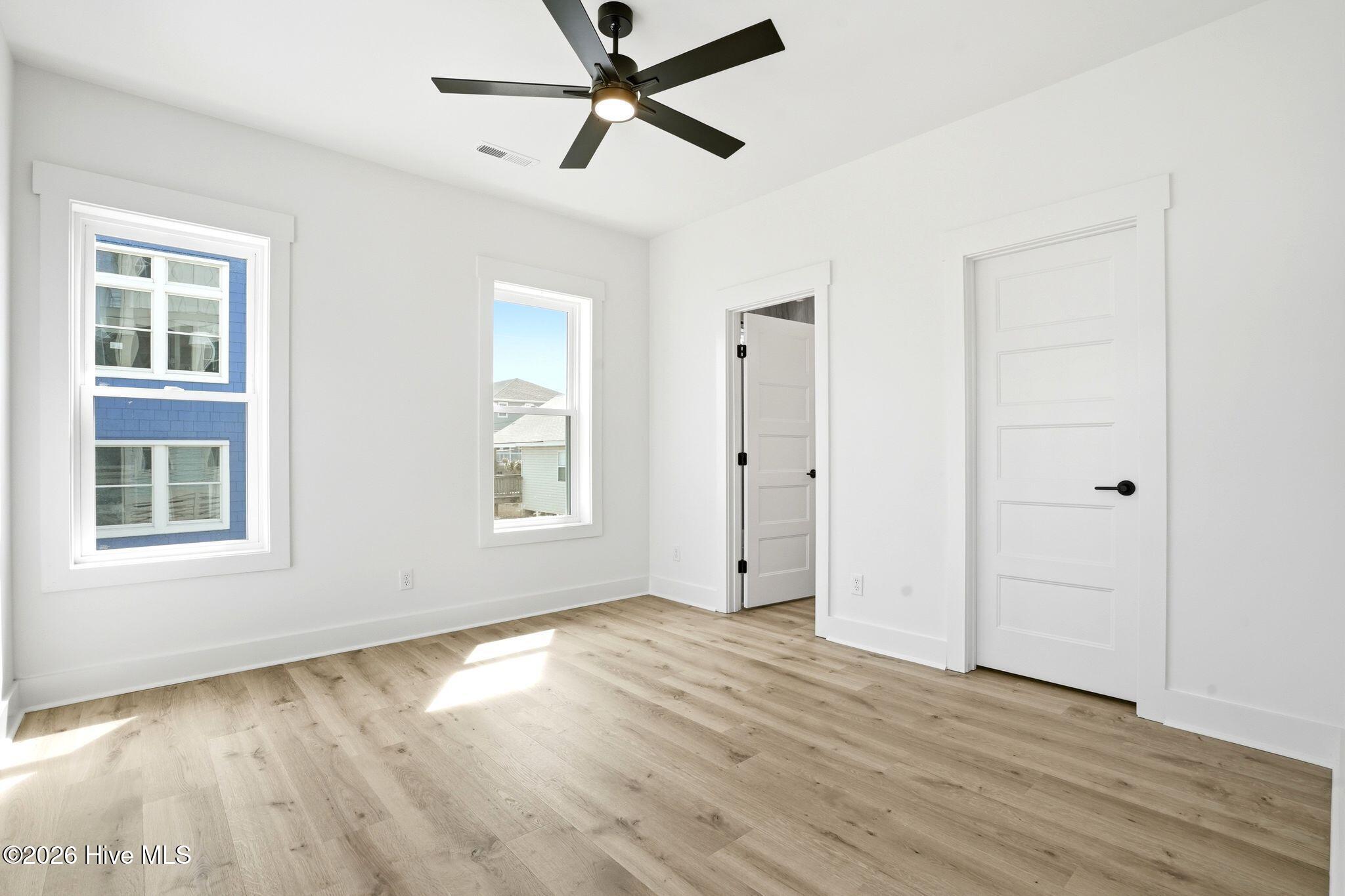 100561284 | Photo 28