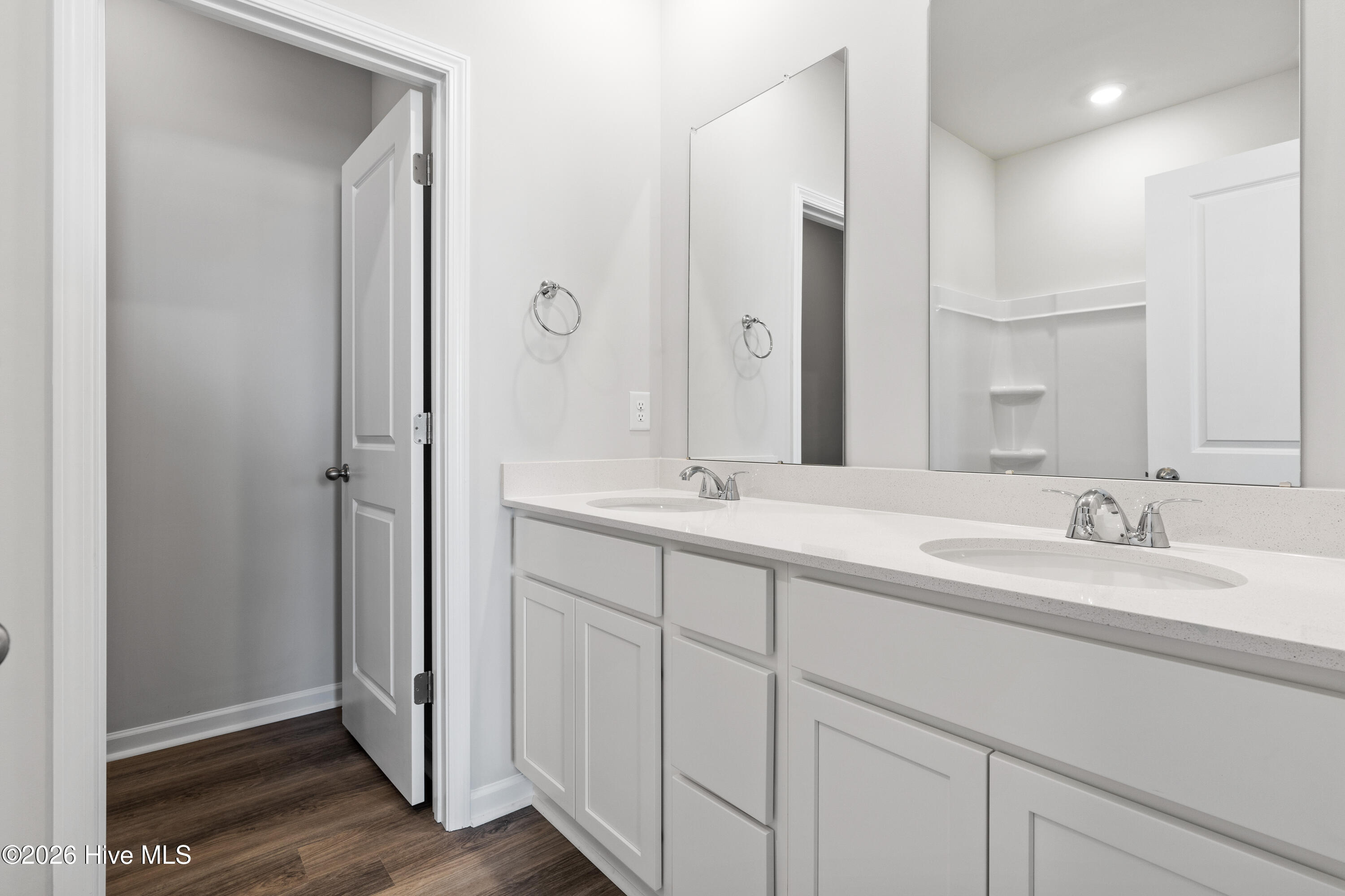 100534400 | Photo 23