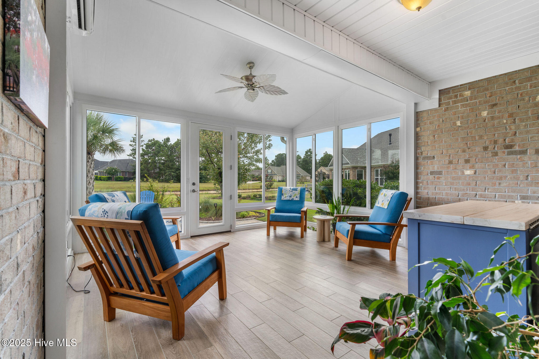 100531104 | Photo 25