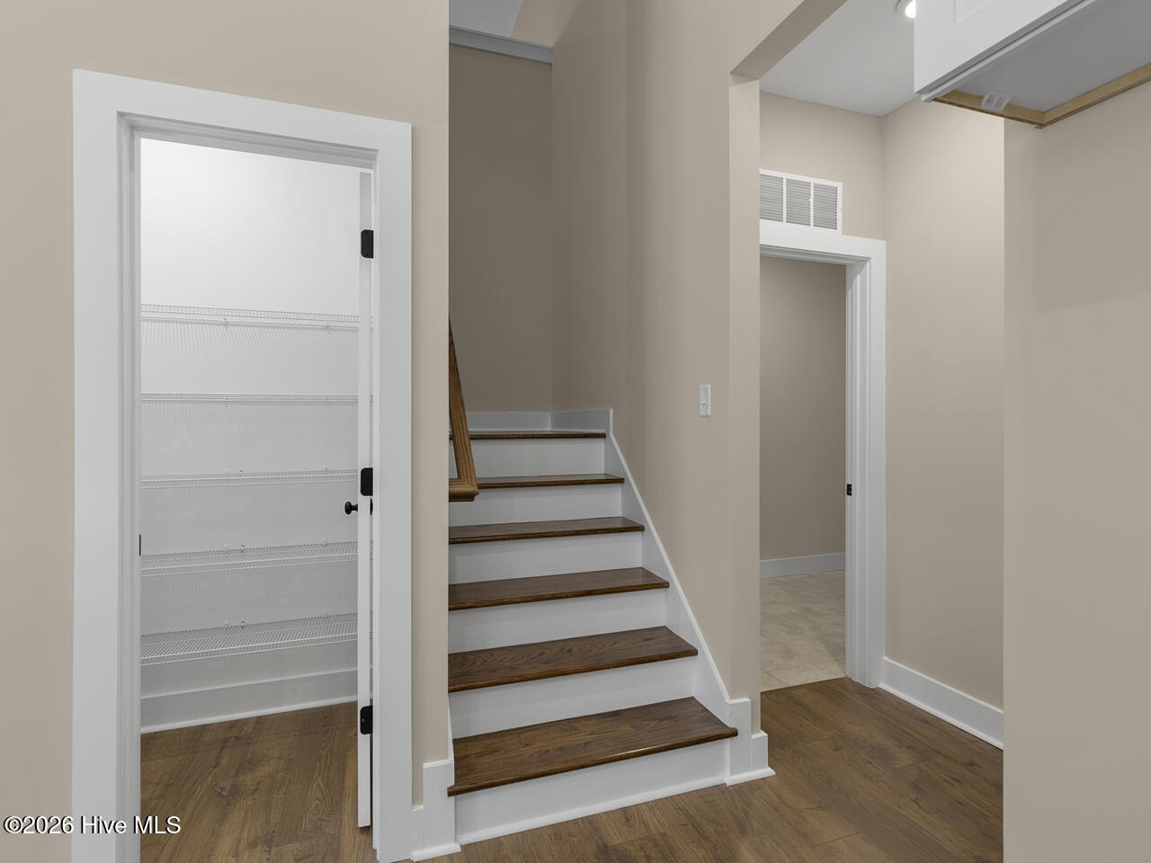 100547576 | Photo 15