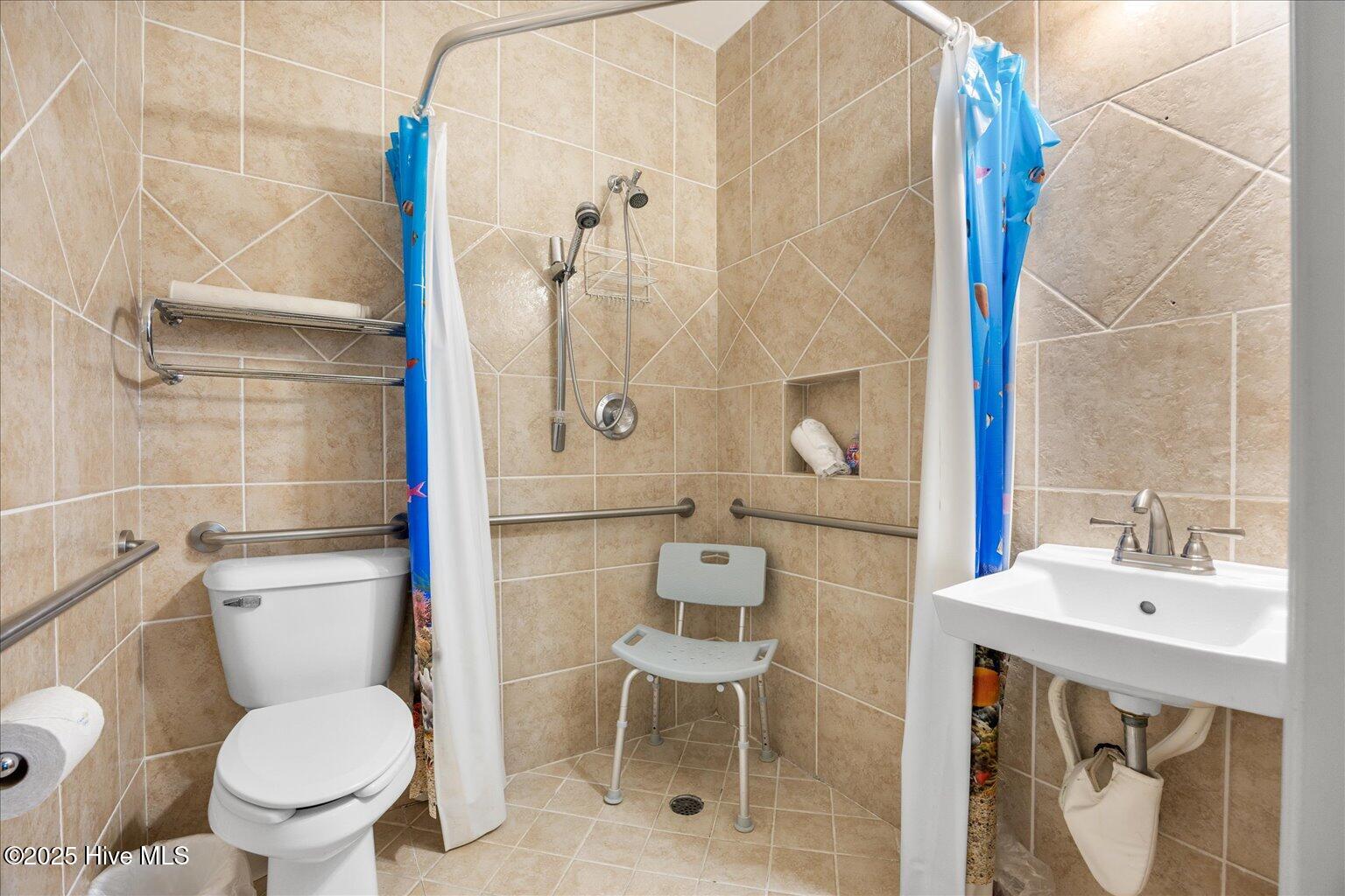 100526123 | Photo 34