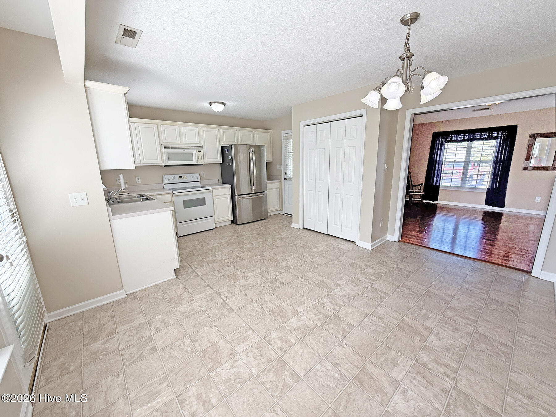 4901 N Hampton New Paint 3