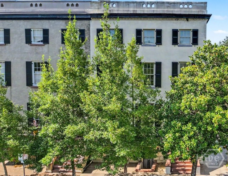 1st image of 25 W Perry St, Savannah, GA 31401 | MLS# SA363012
