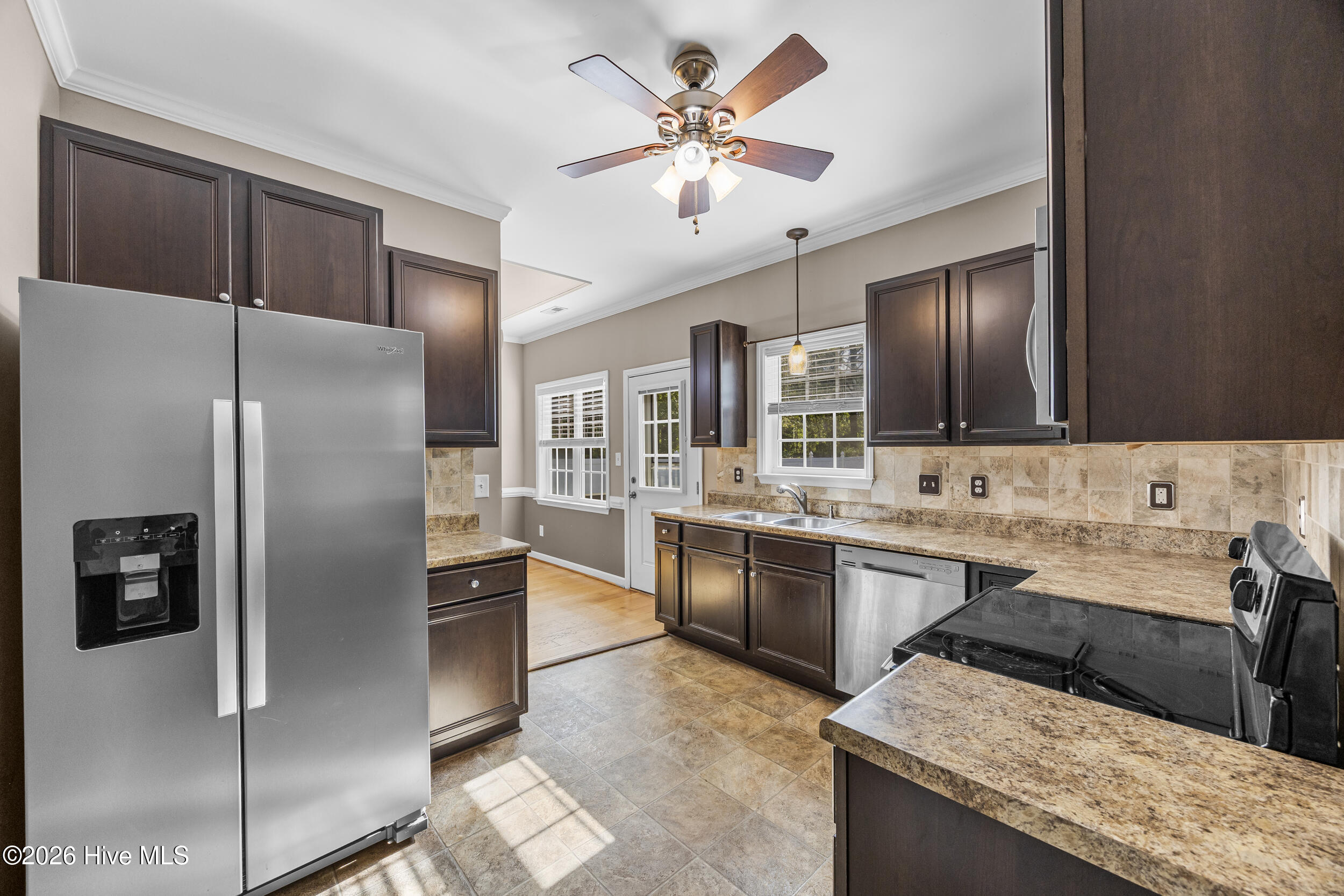 211 Wedgefield Circle,Maple Hill