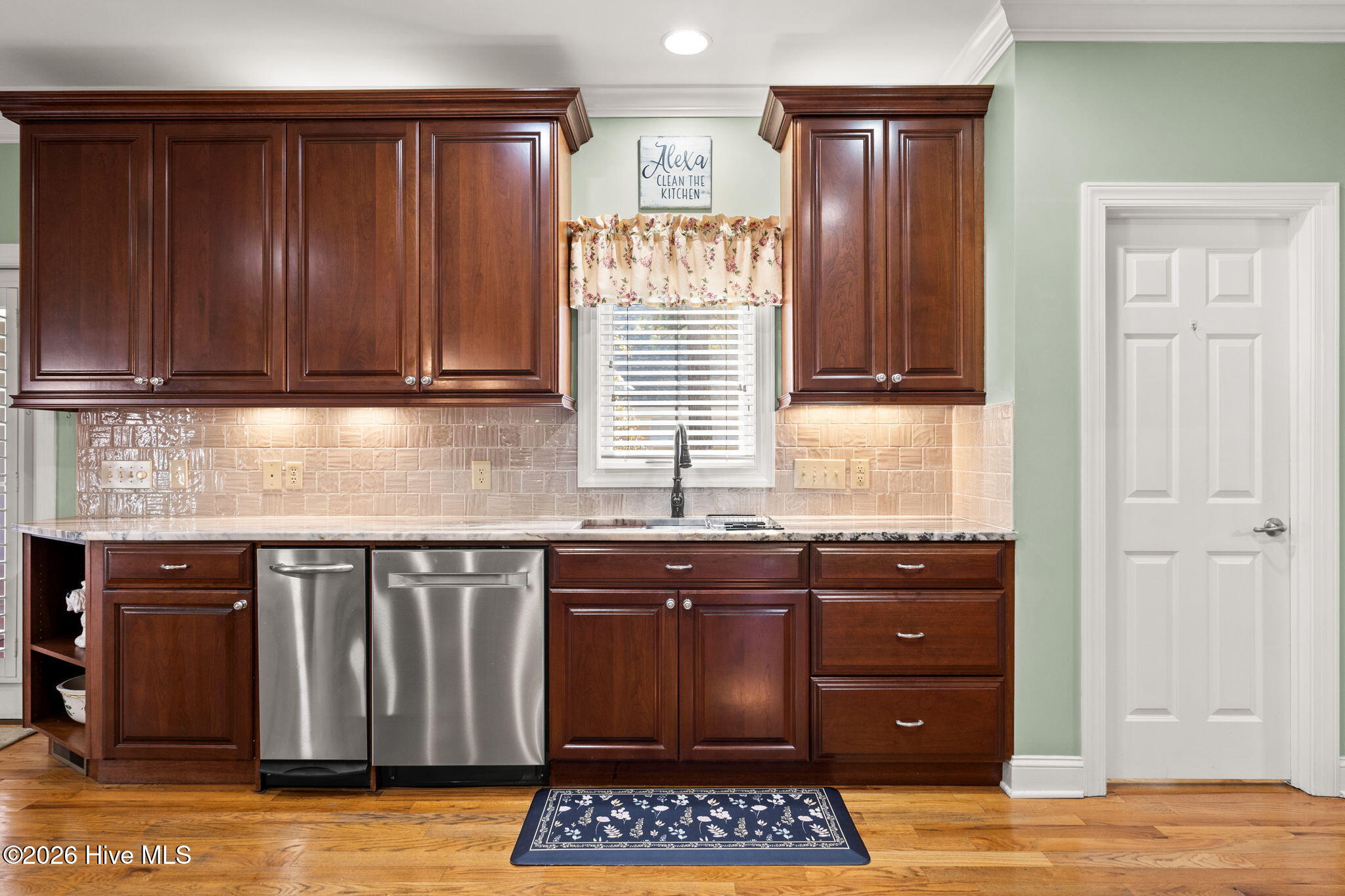 100563336 | Photo 15