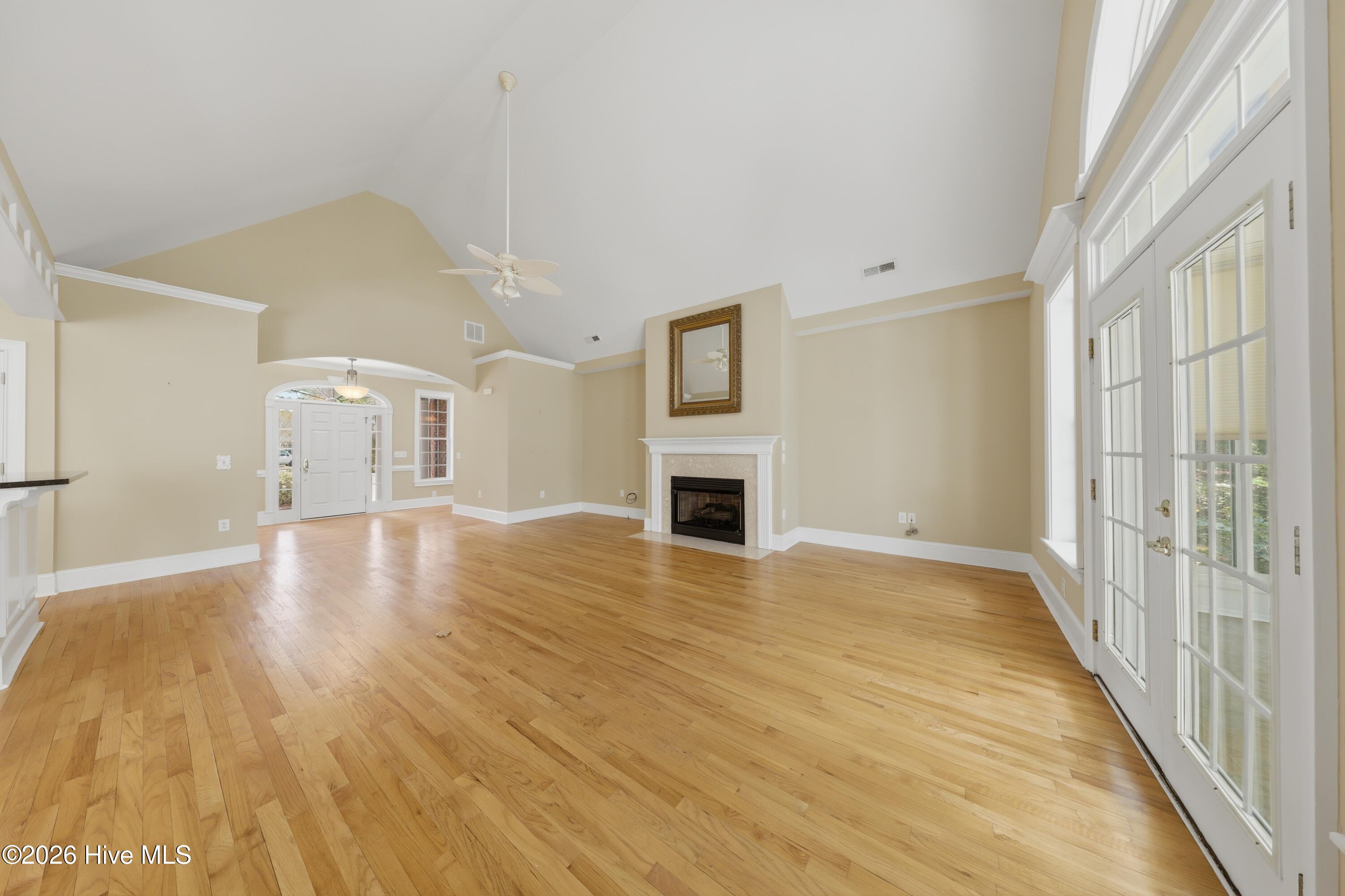 100564679 | Photo 18