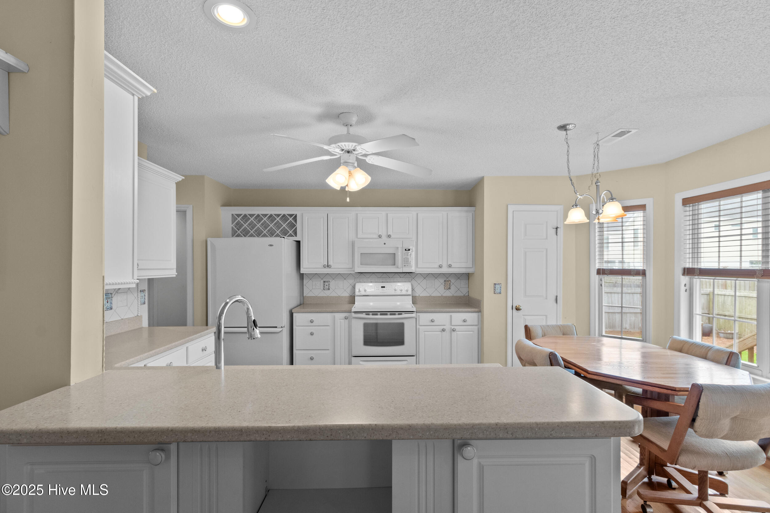 100518849 | Photo 10