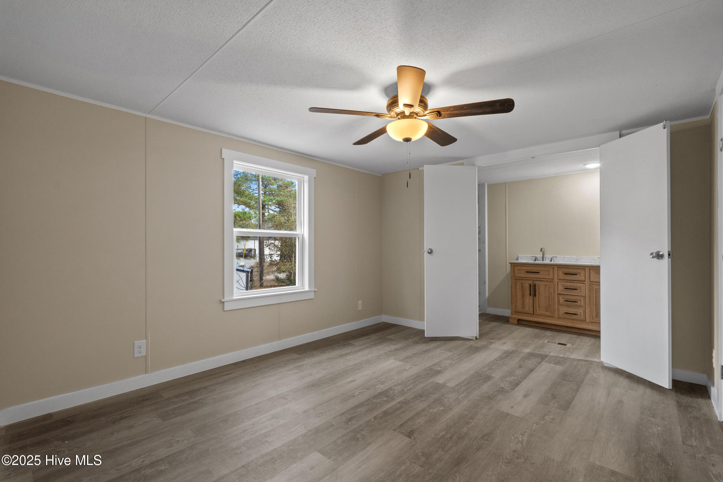 100544386 | Photo 19