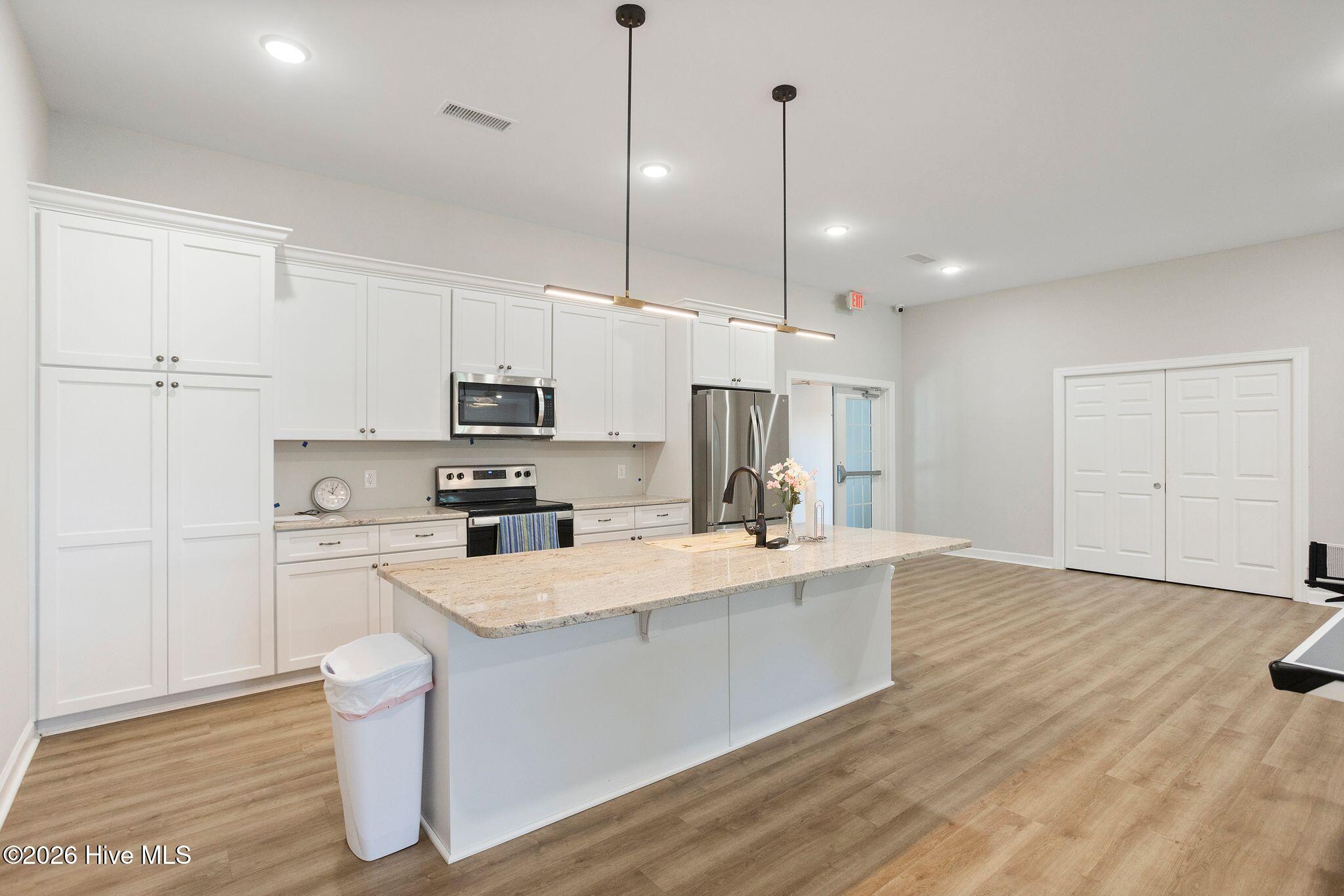 100560639 | Photo 67