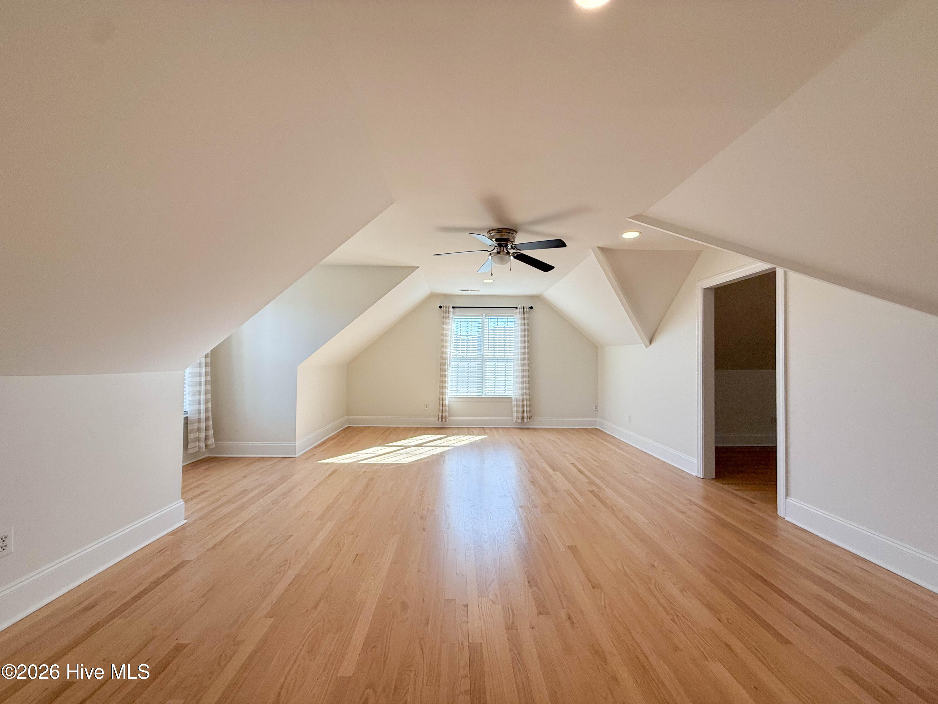 100550265 | Photo 71