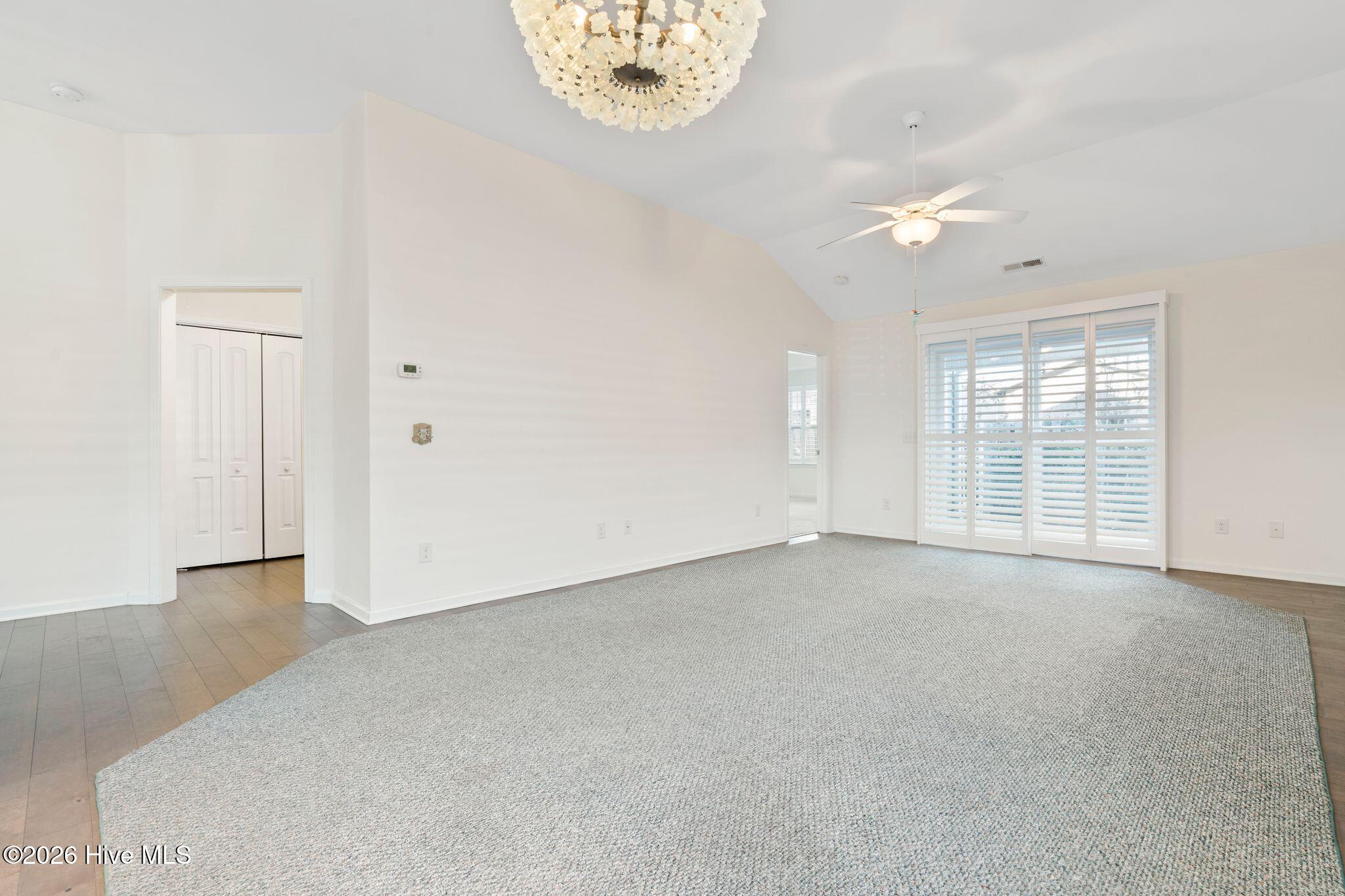 100564909 | Photo 26