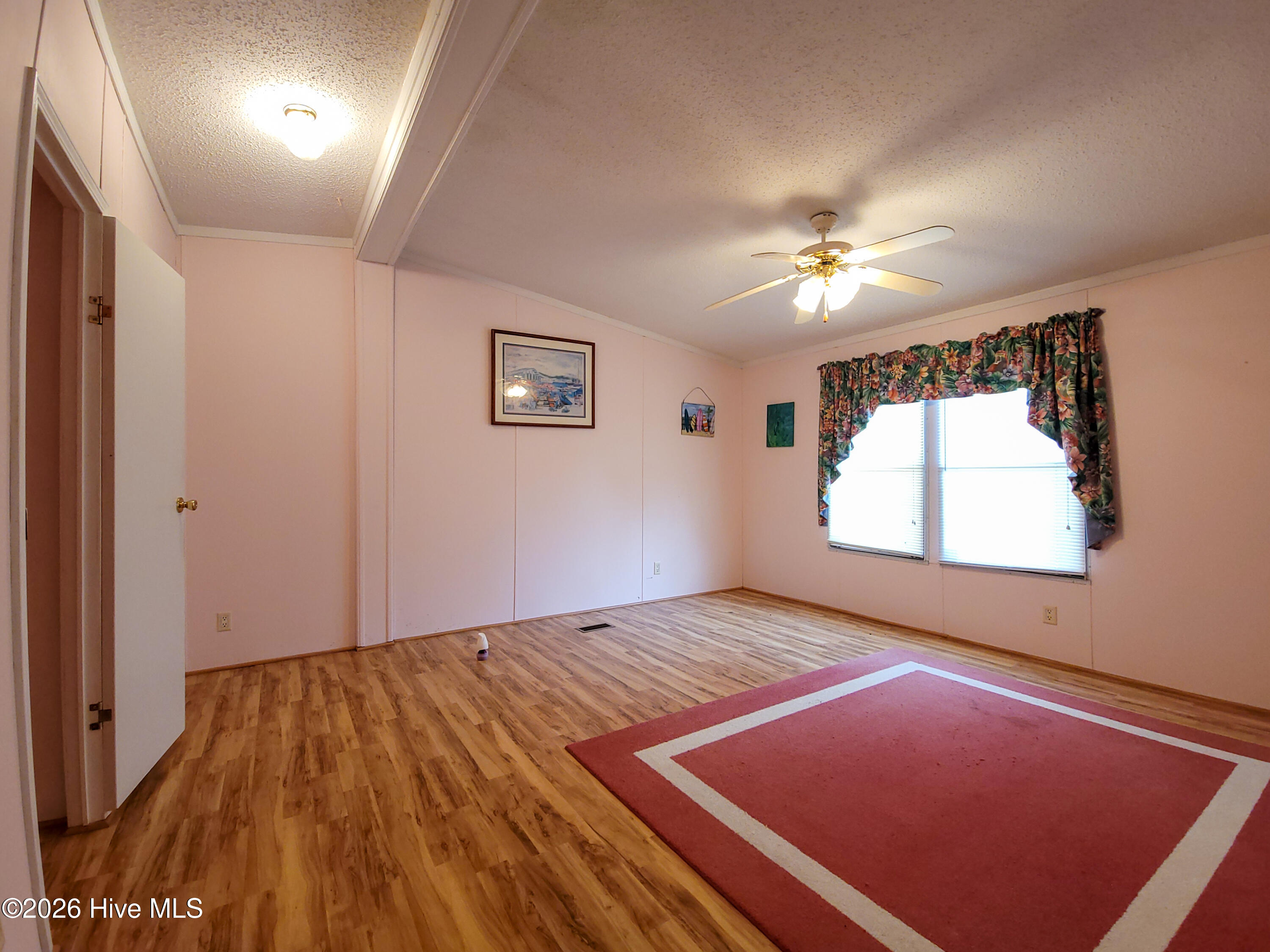 100560378 | Photo 36