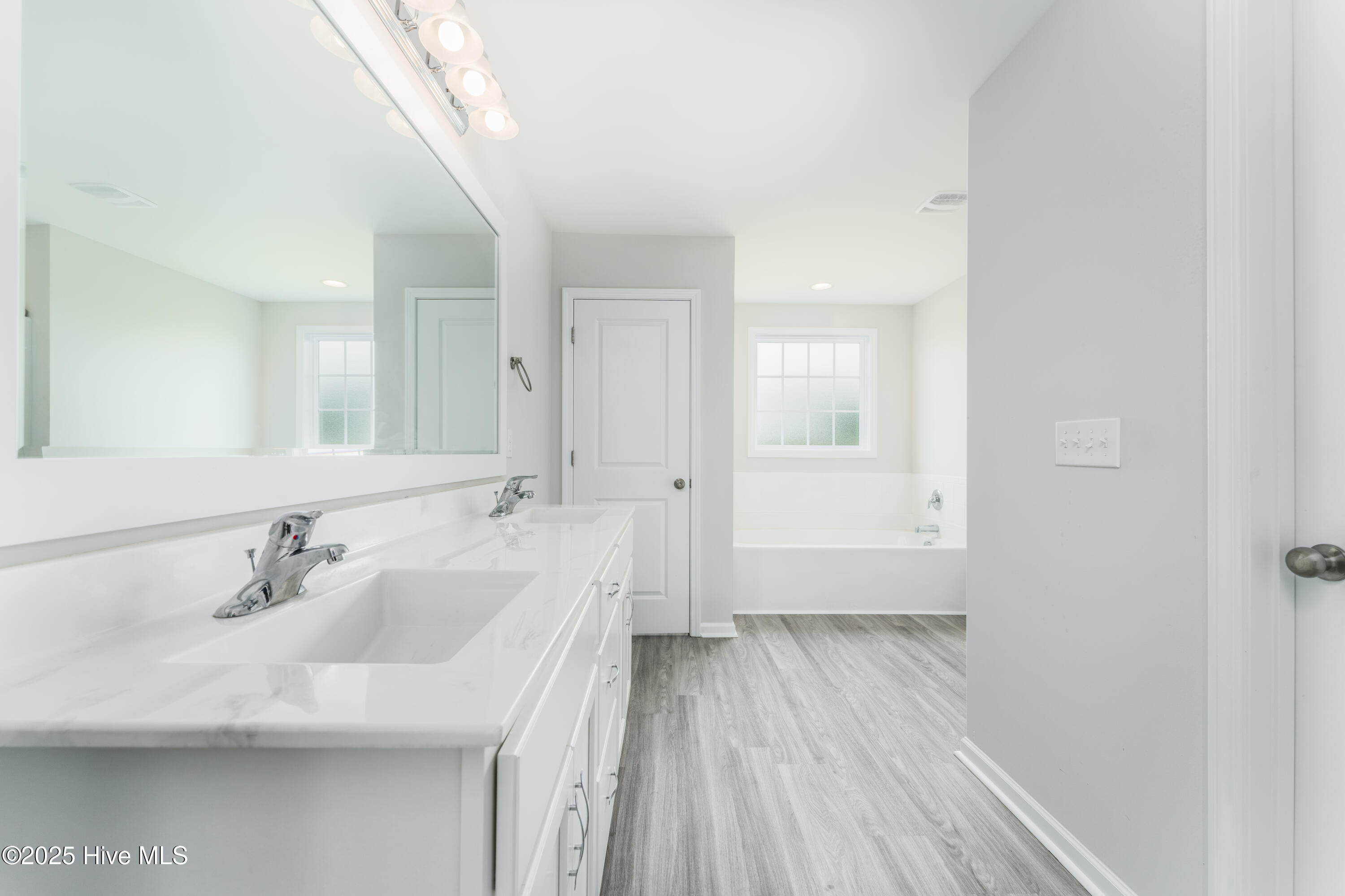 100543262 | Photo 15