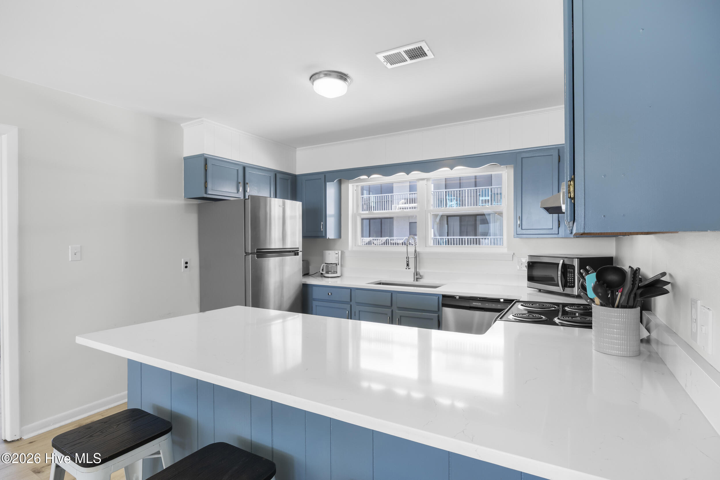 100561648 | Photo 19