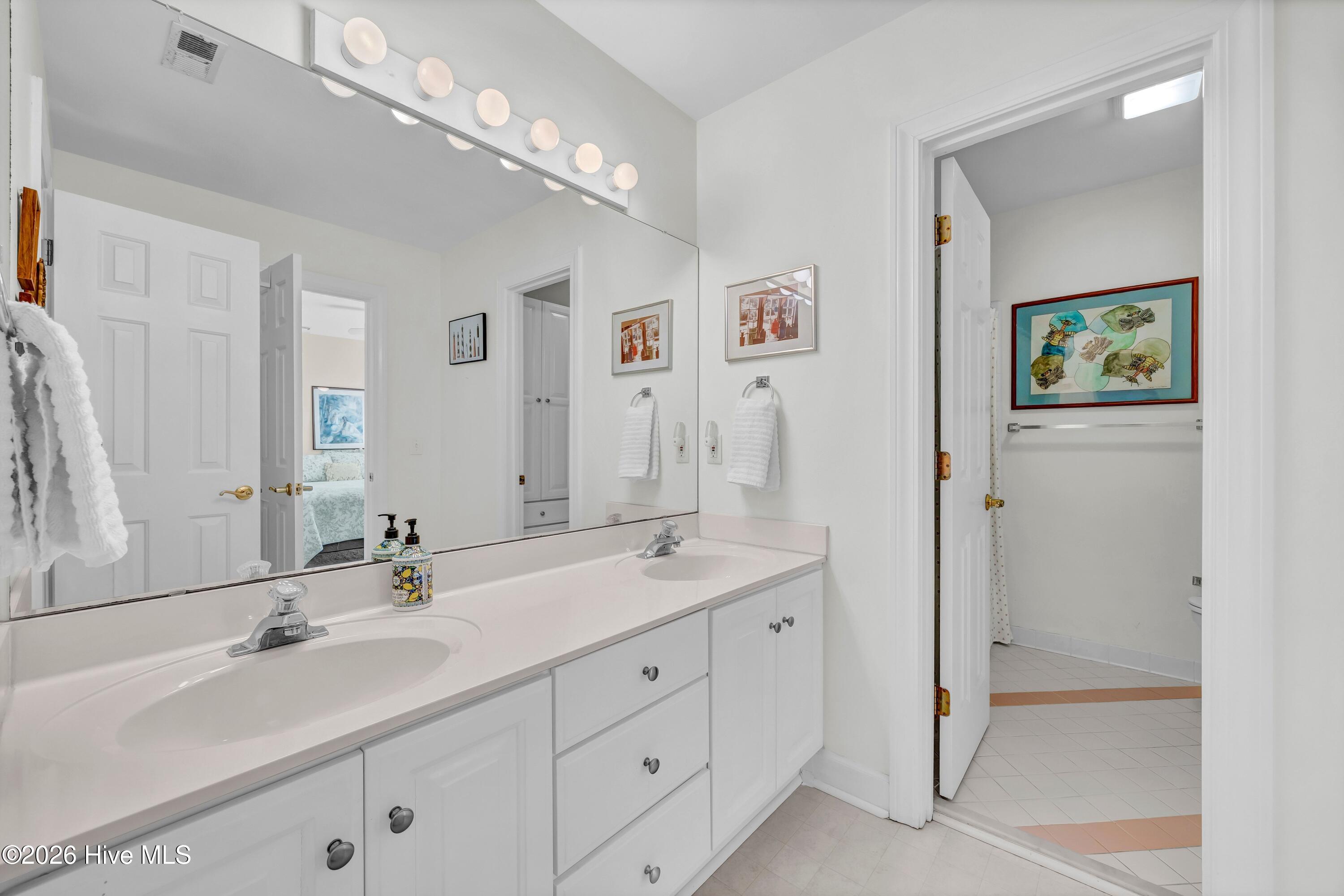 100566684 | Photo 31