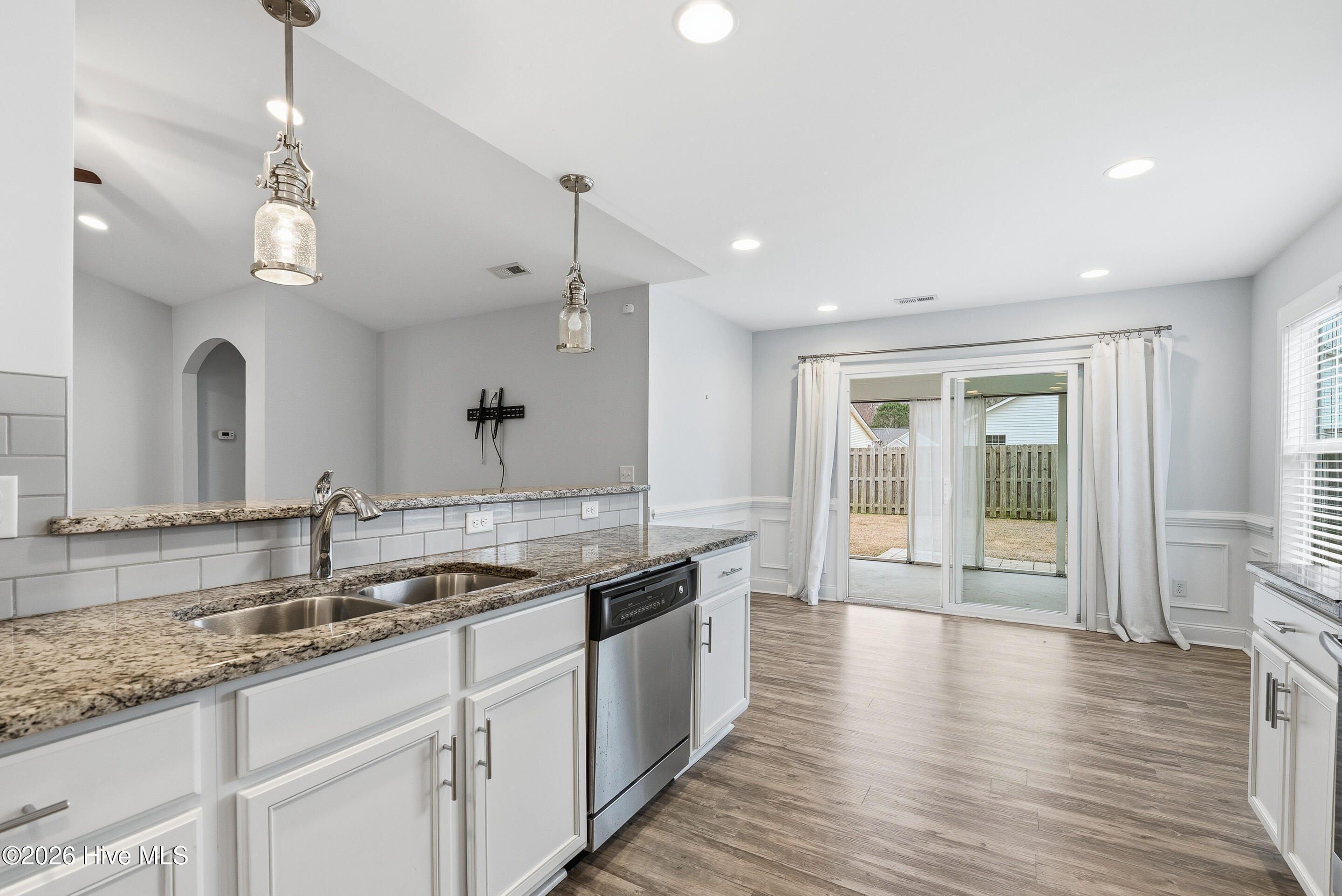 100557566 | Photo 18