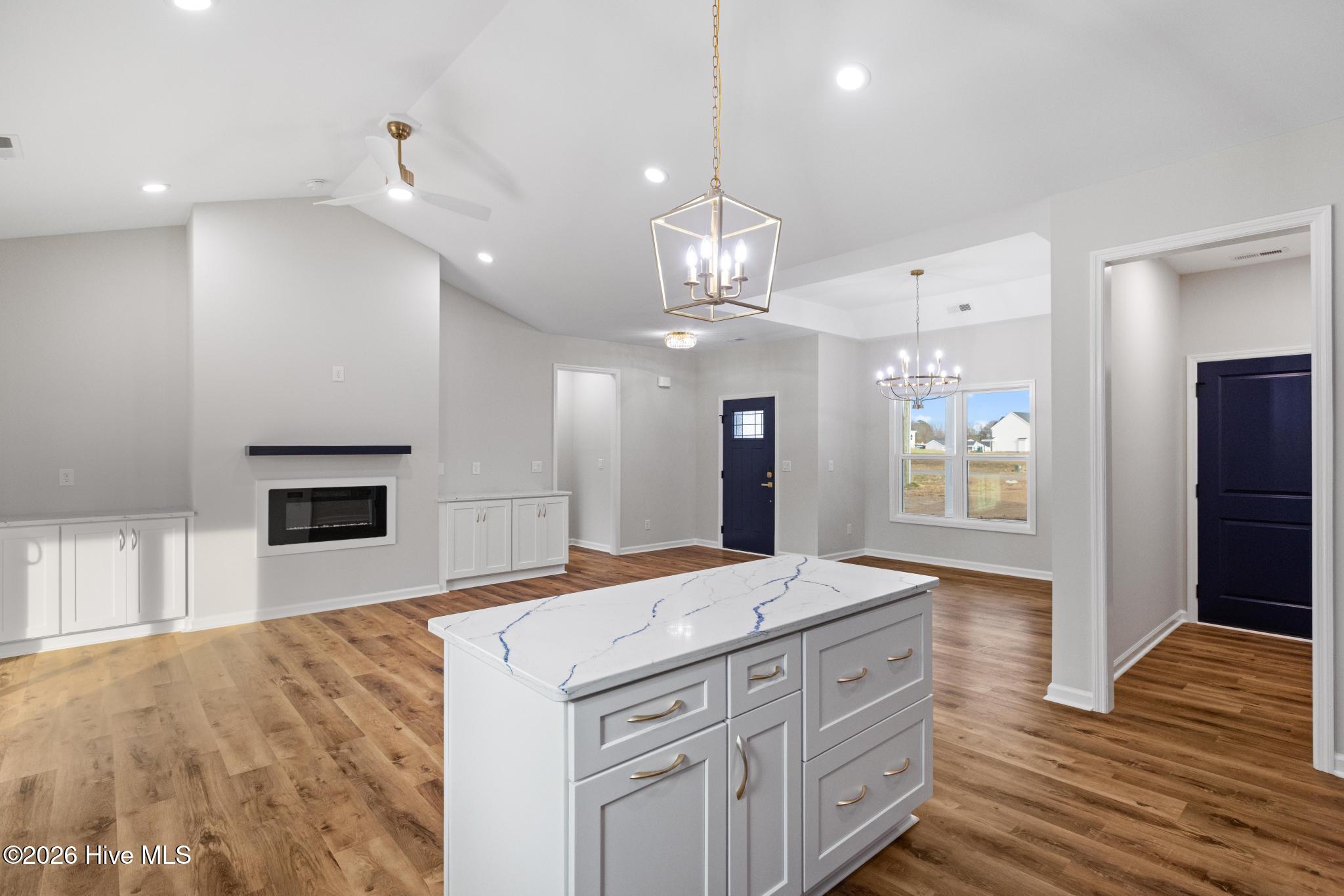 100559527 | Photo 13