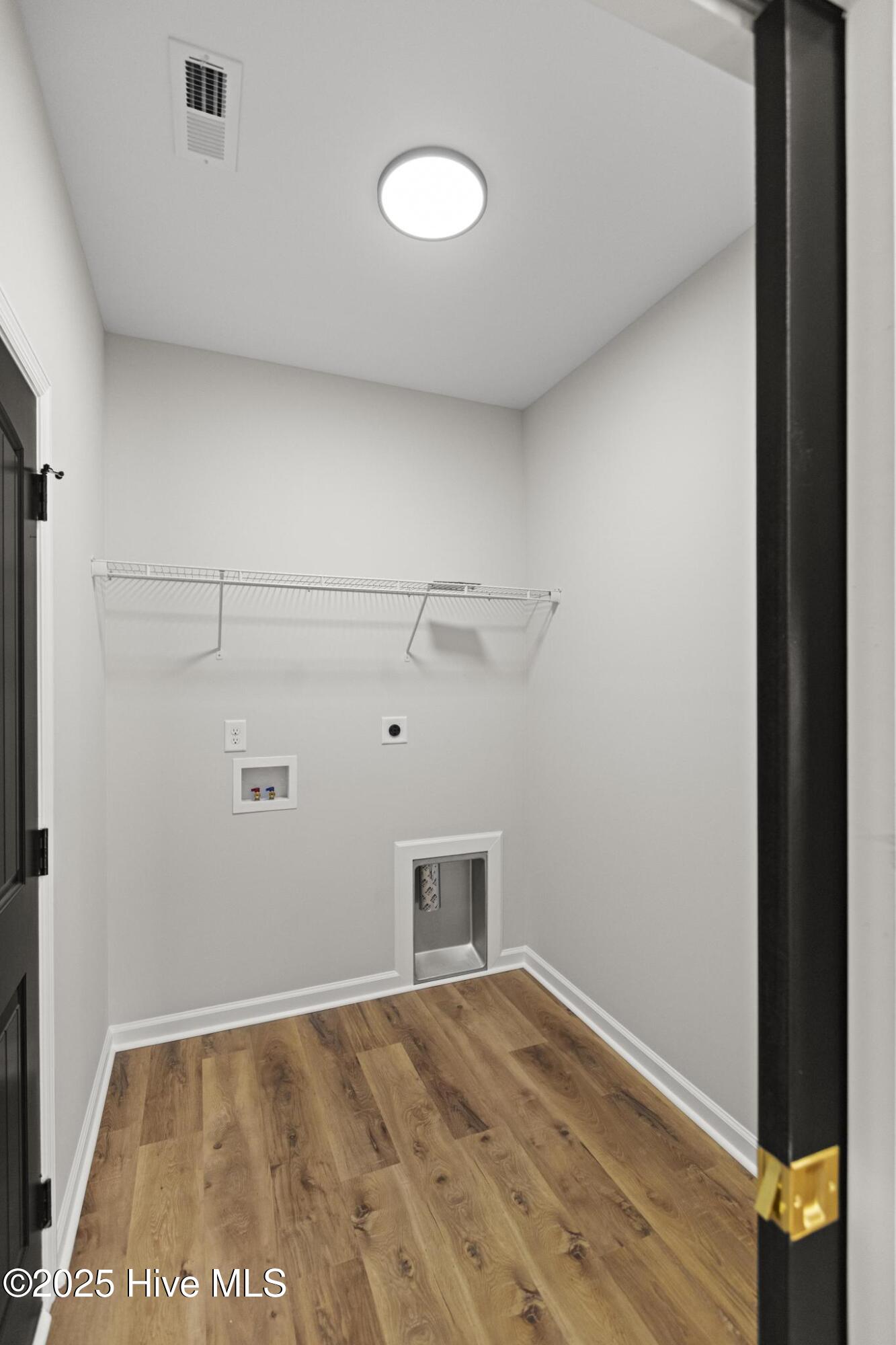 100557317 | Photo 34