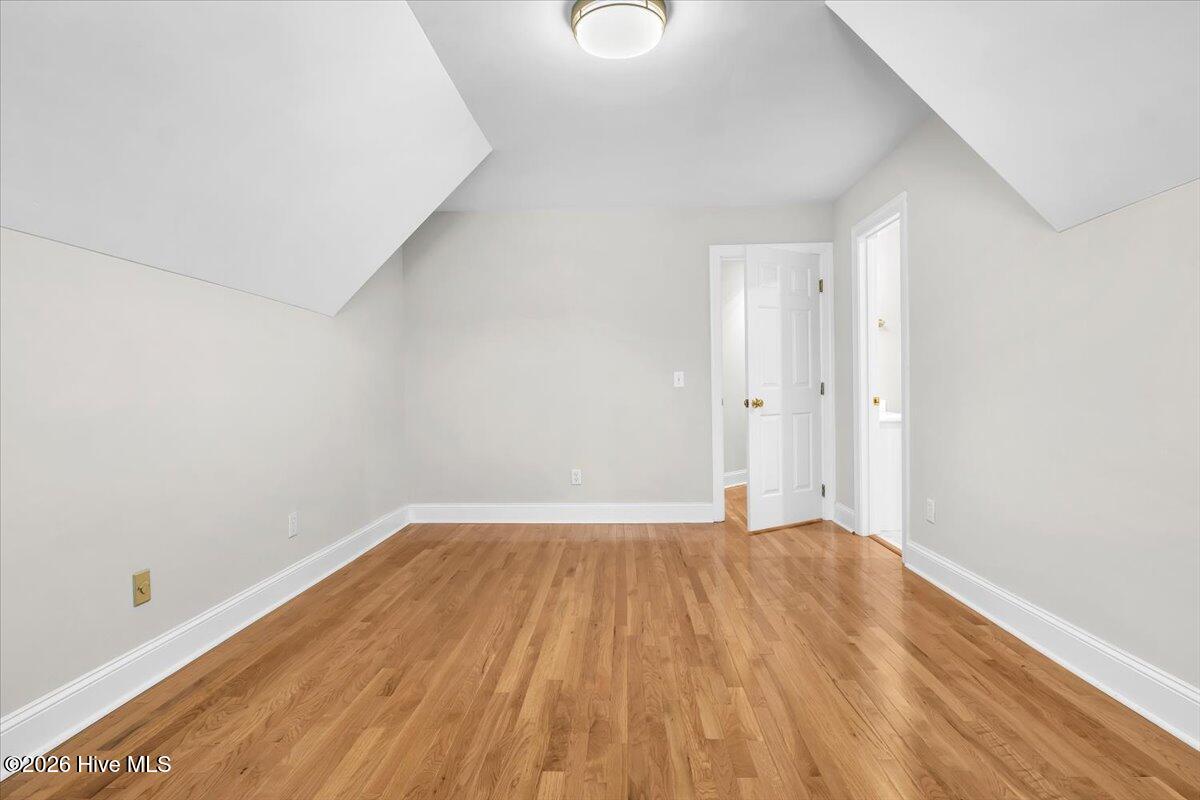 100564445 | Photo 33