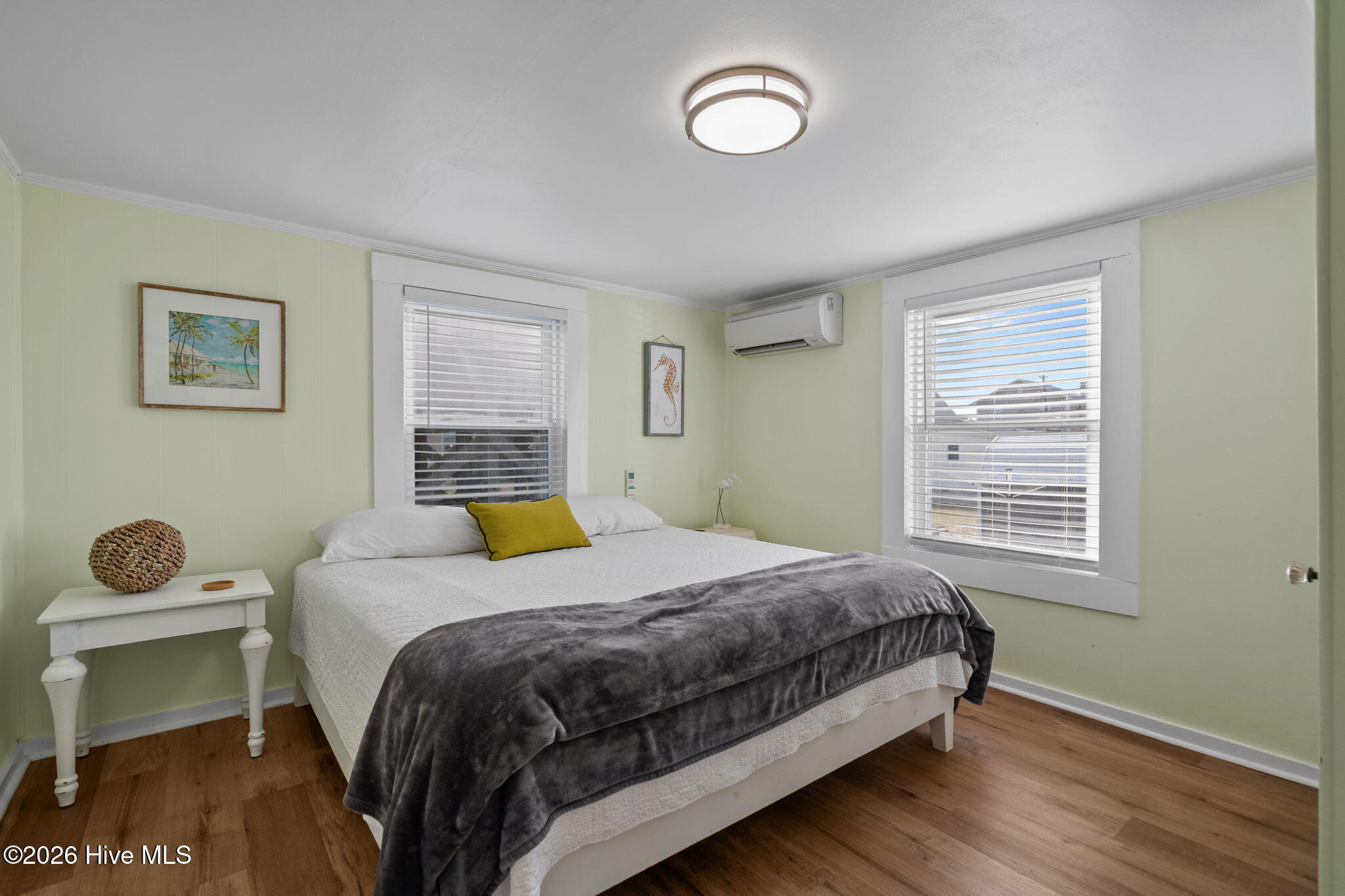 100552359 | Photo 51