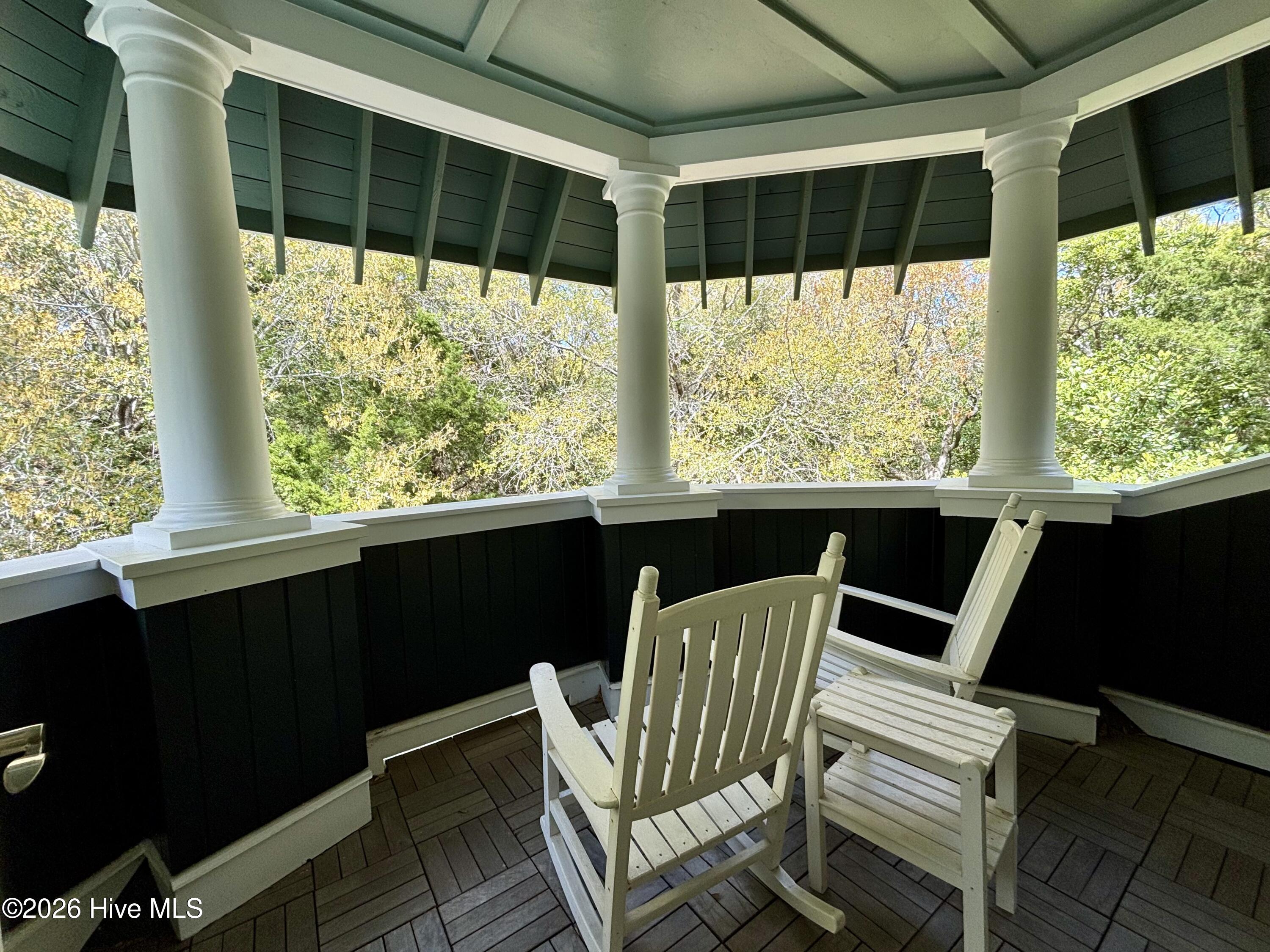 100566073 | Photo 23