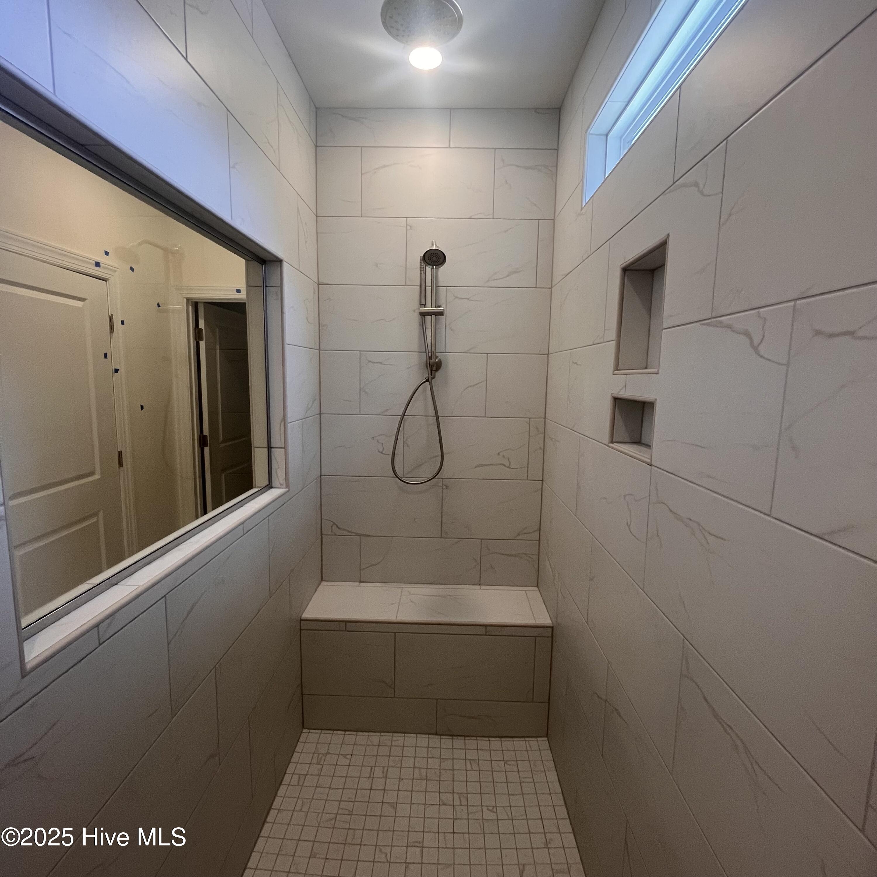 100517298 | Photo 19