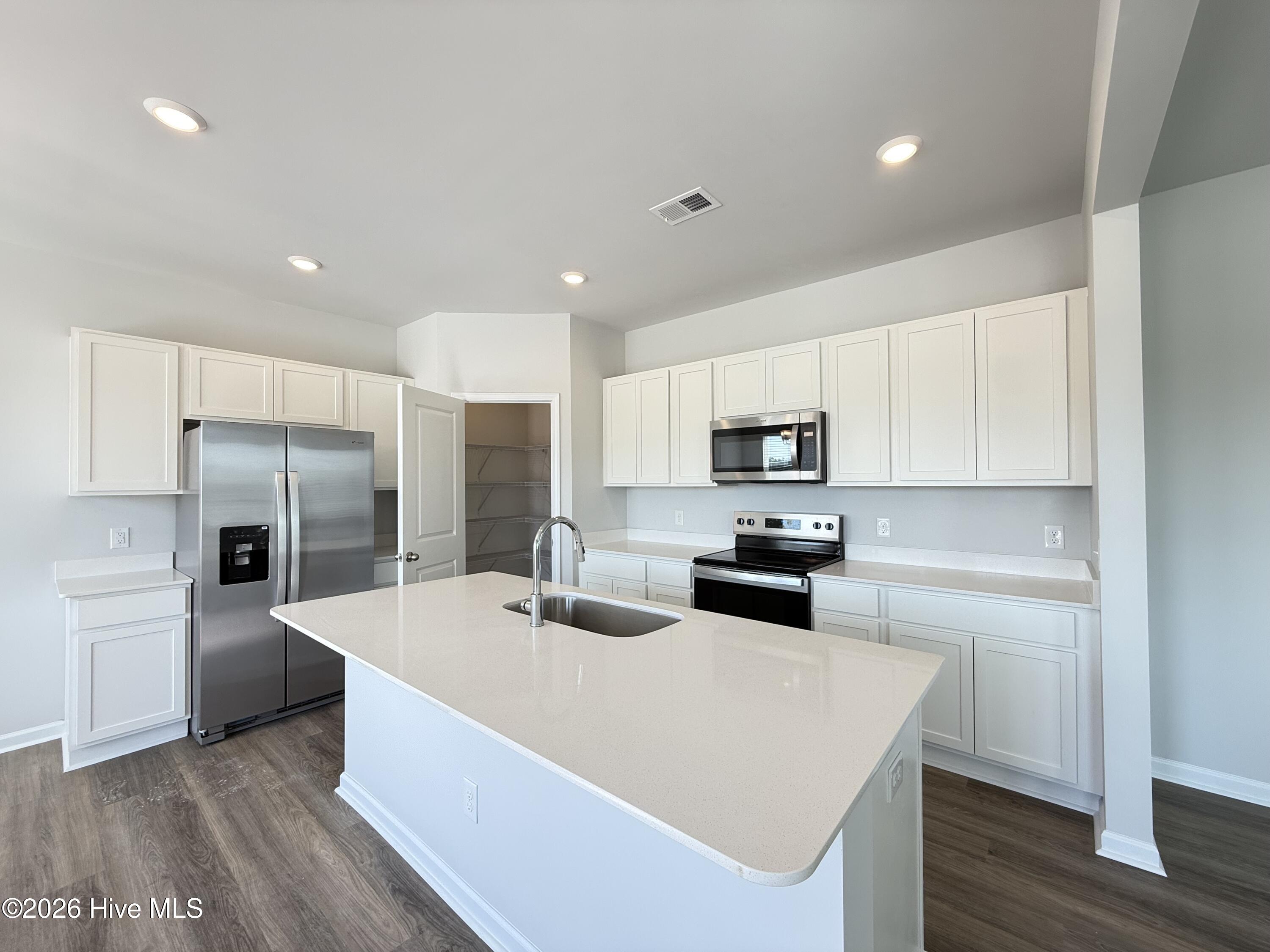 100546589 | Photo 33