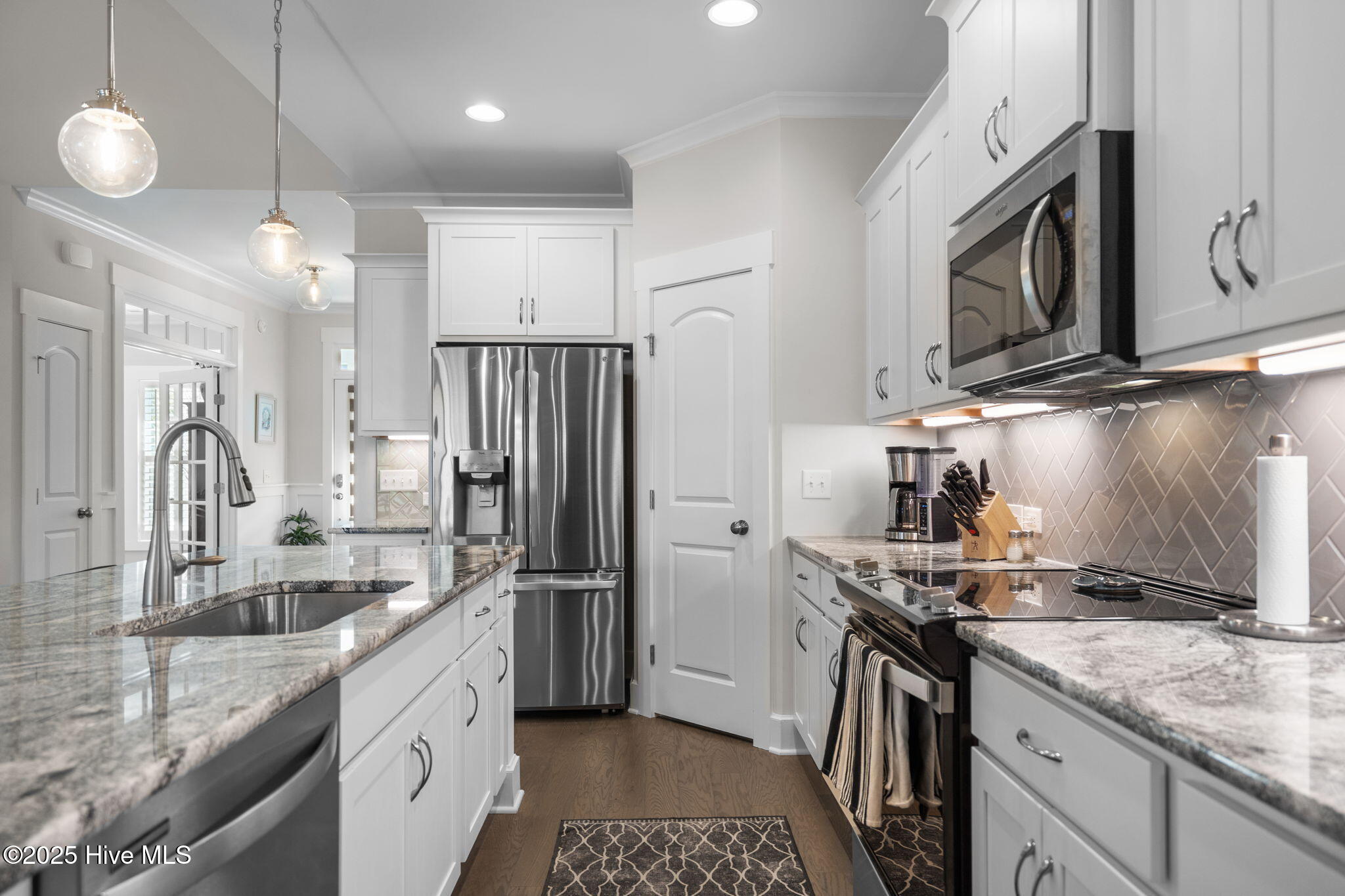 100537659 | Photo 11