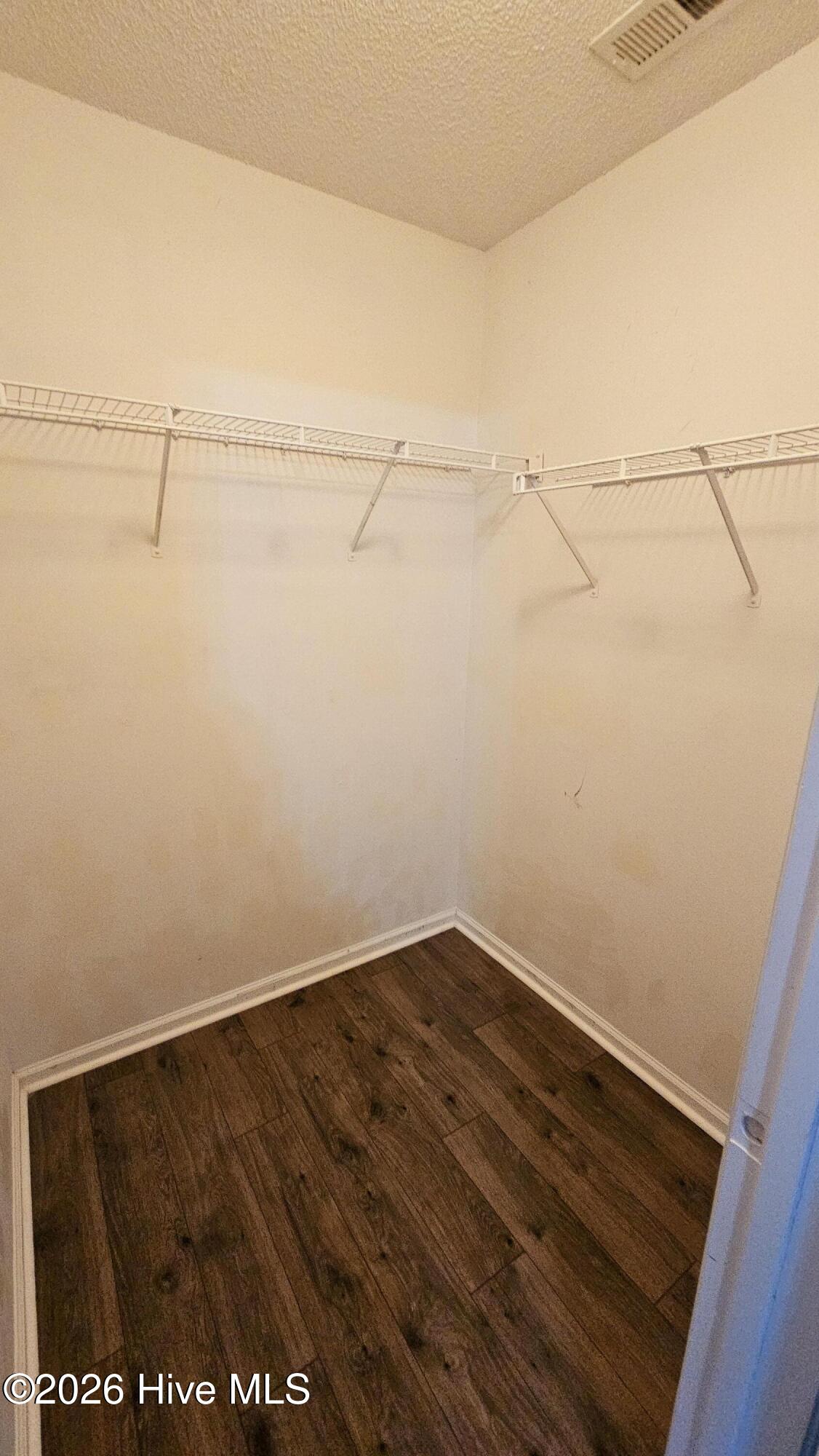 100565863 | Photo 11