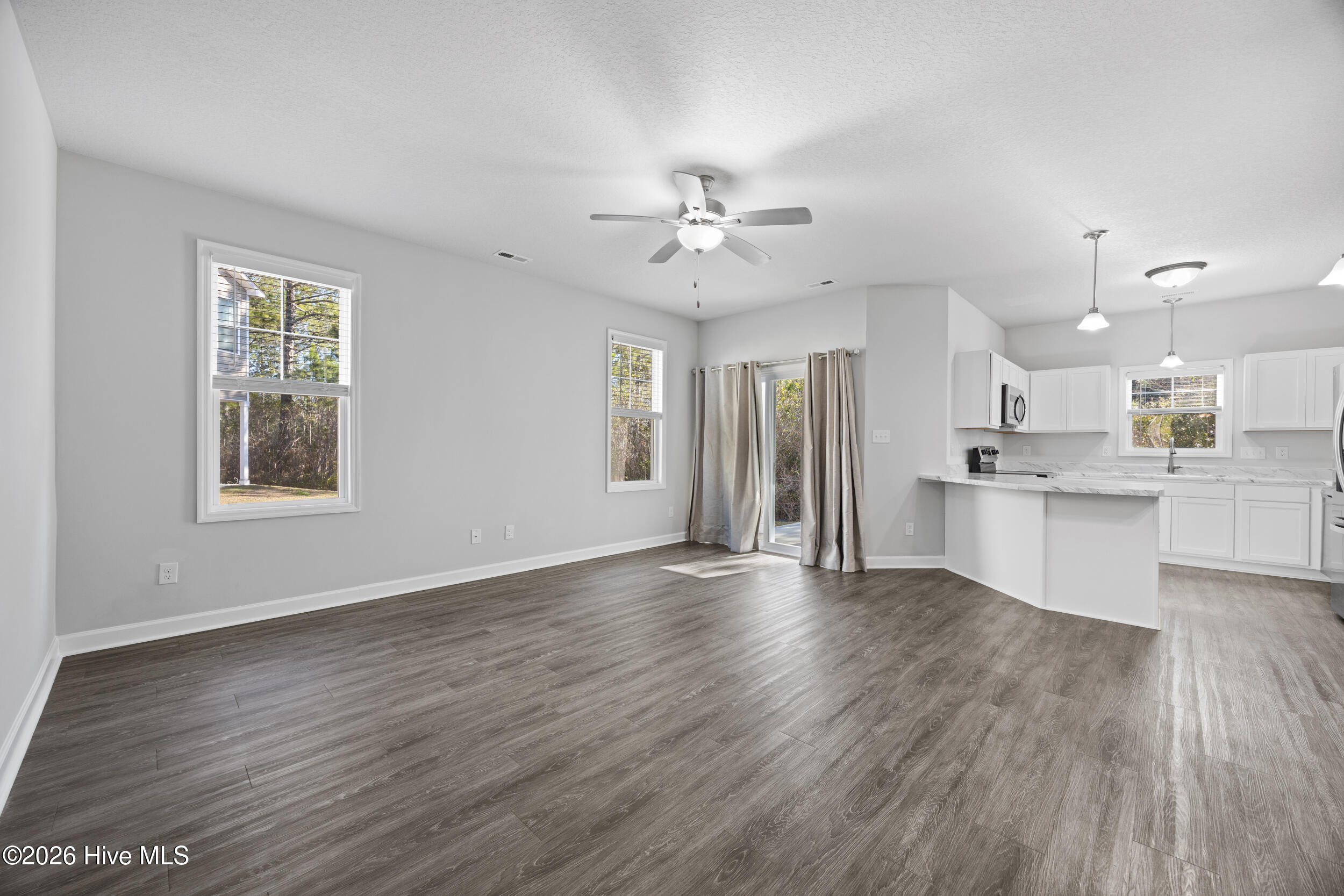 100557610 | Photo 12