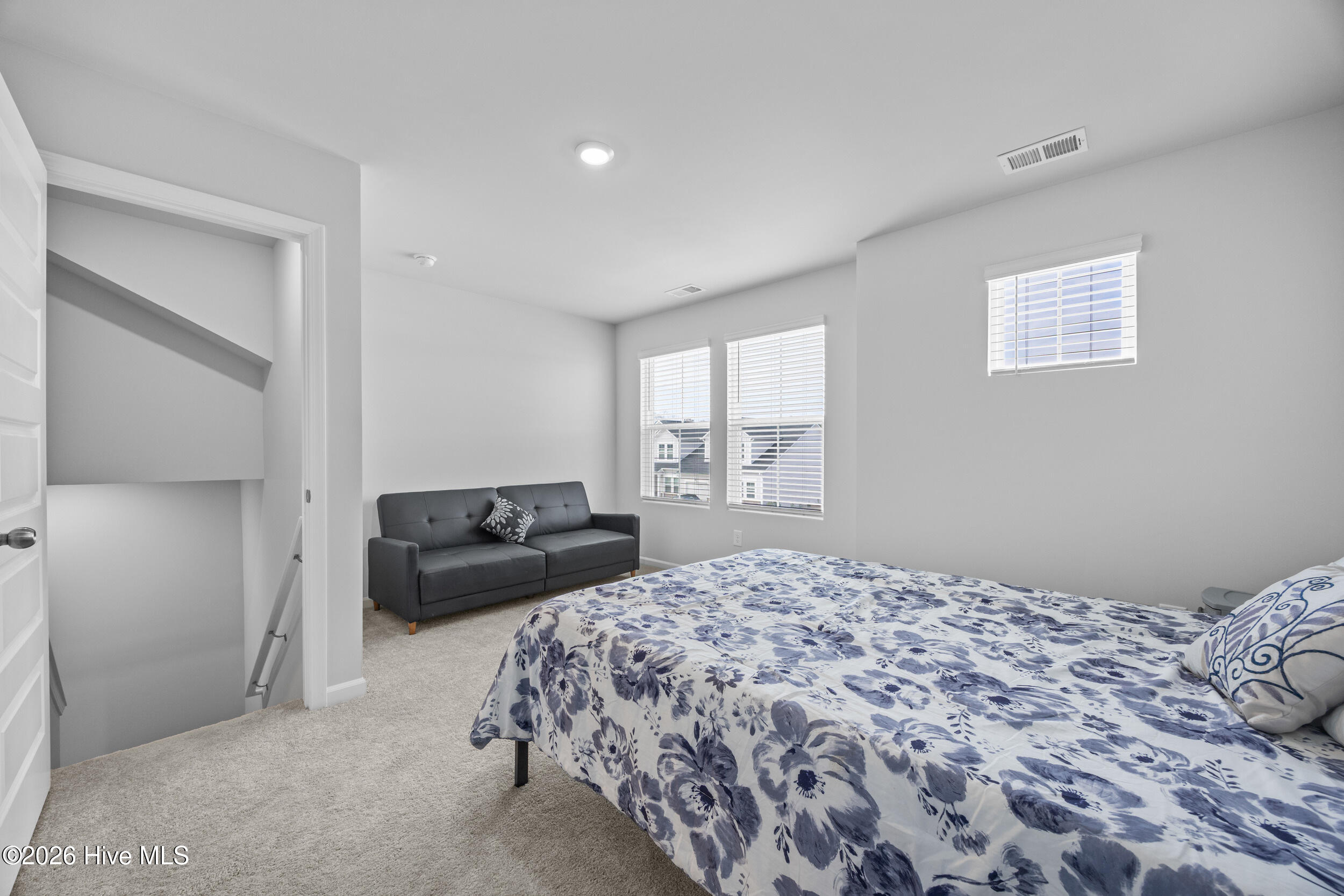 100554337 | Photo 32