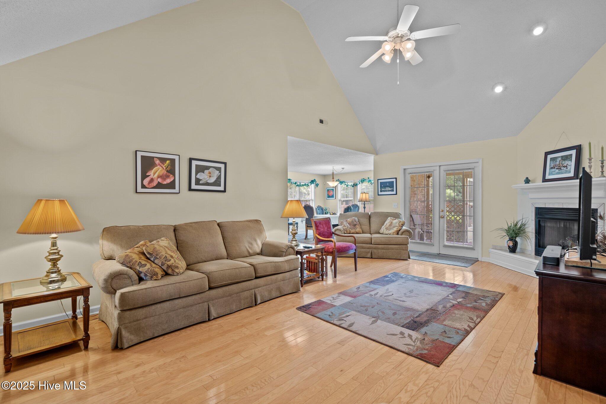 100515832 | Photo 19