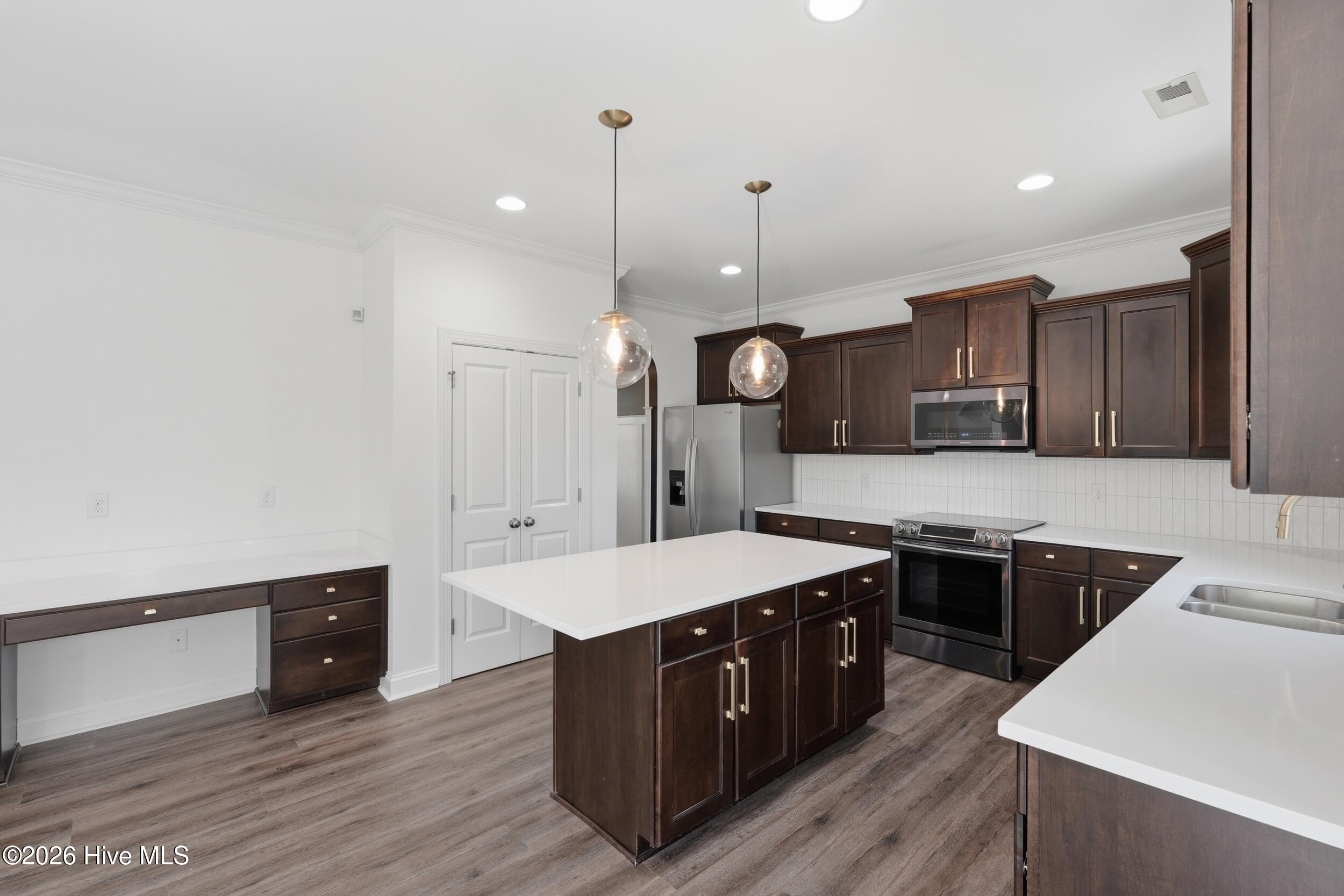 100564120 | Photo 19