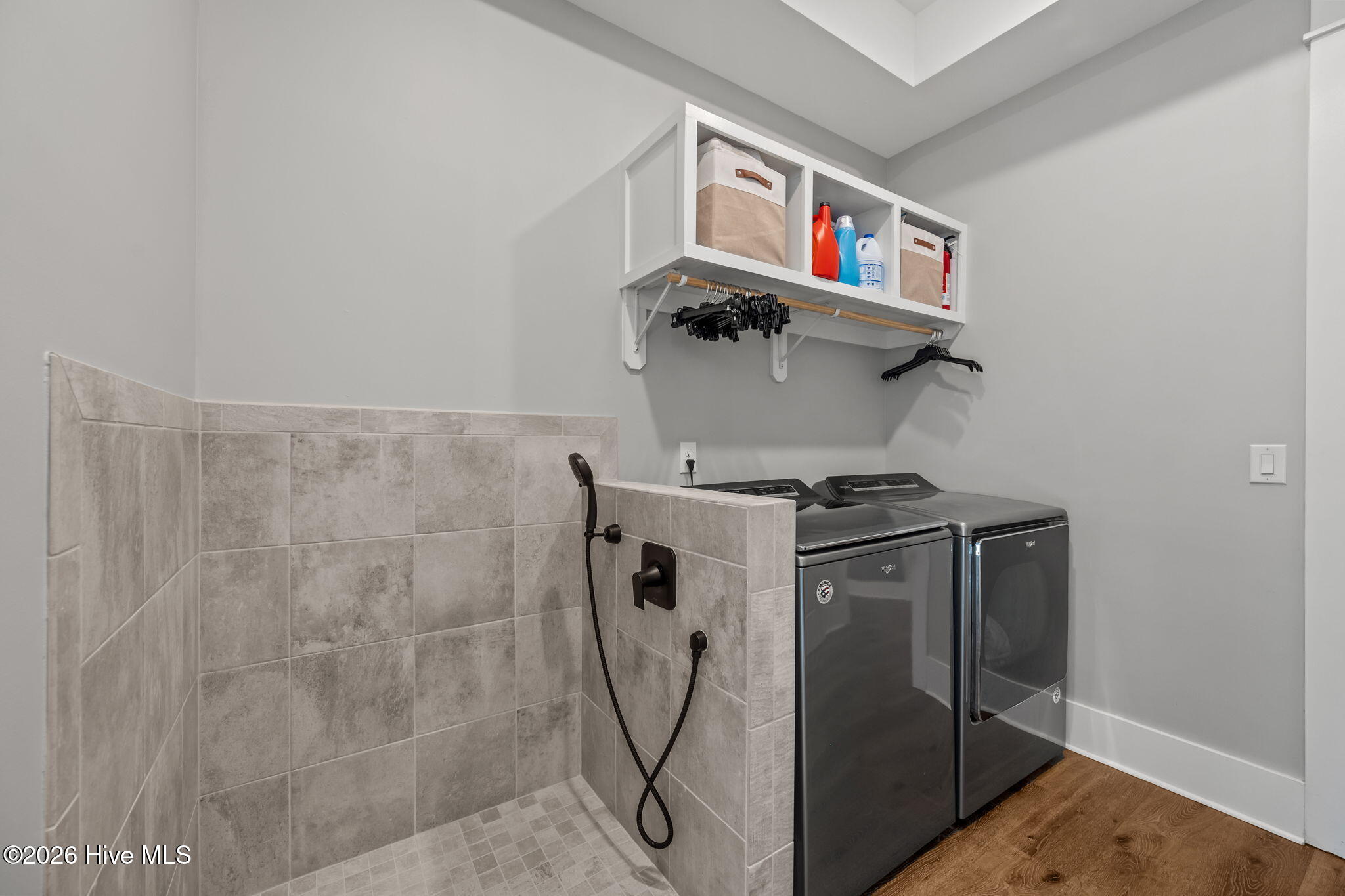 100555870 | Photo 19