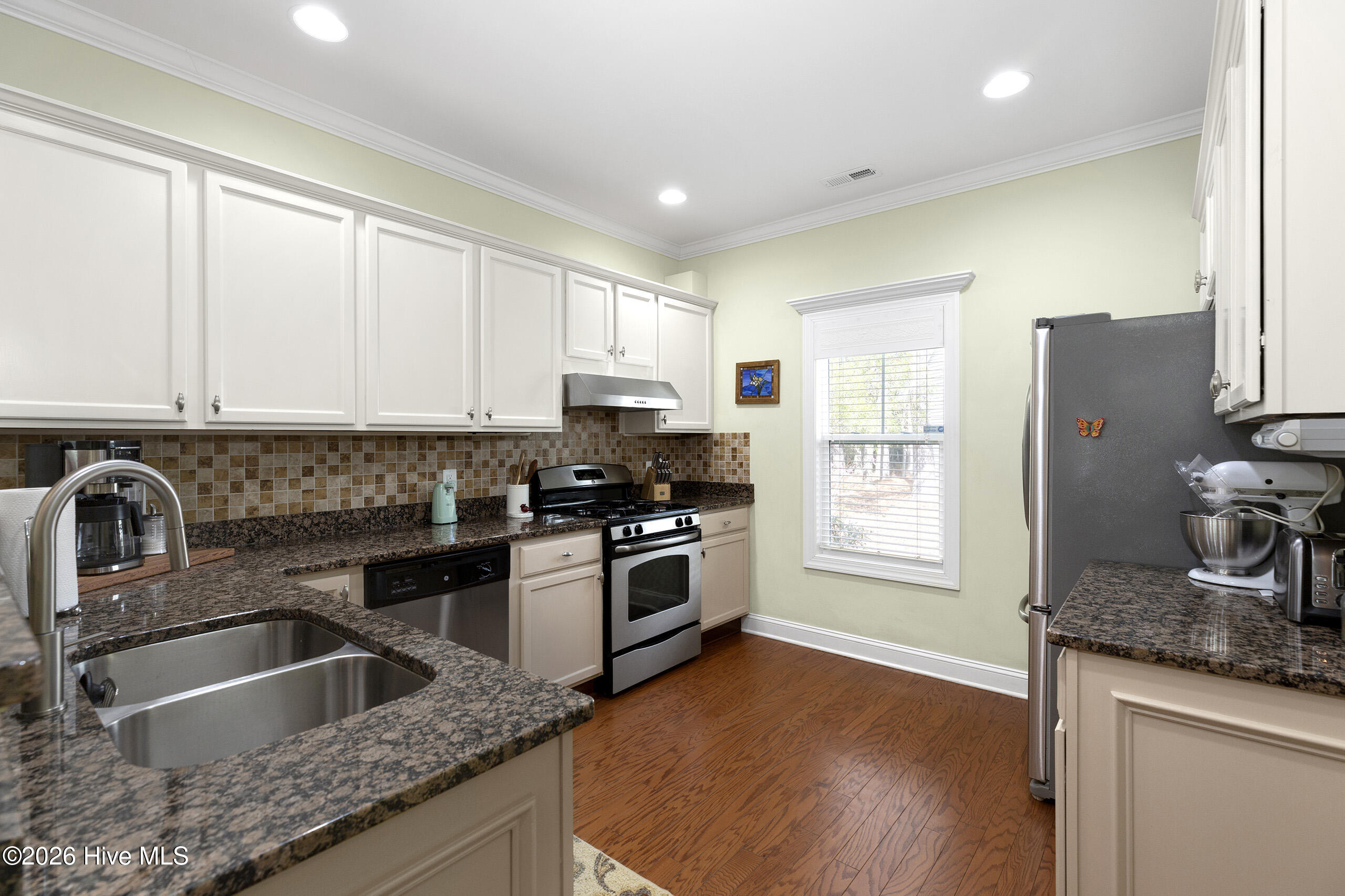 100558971 | Photo 16