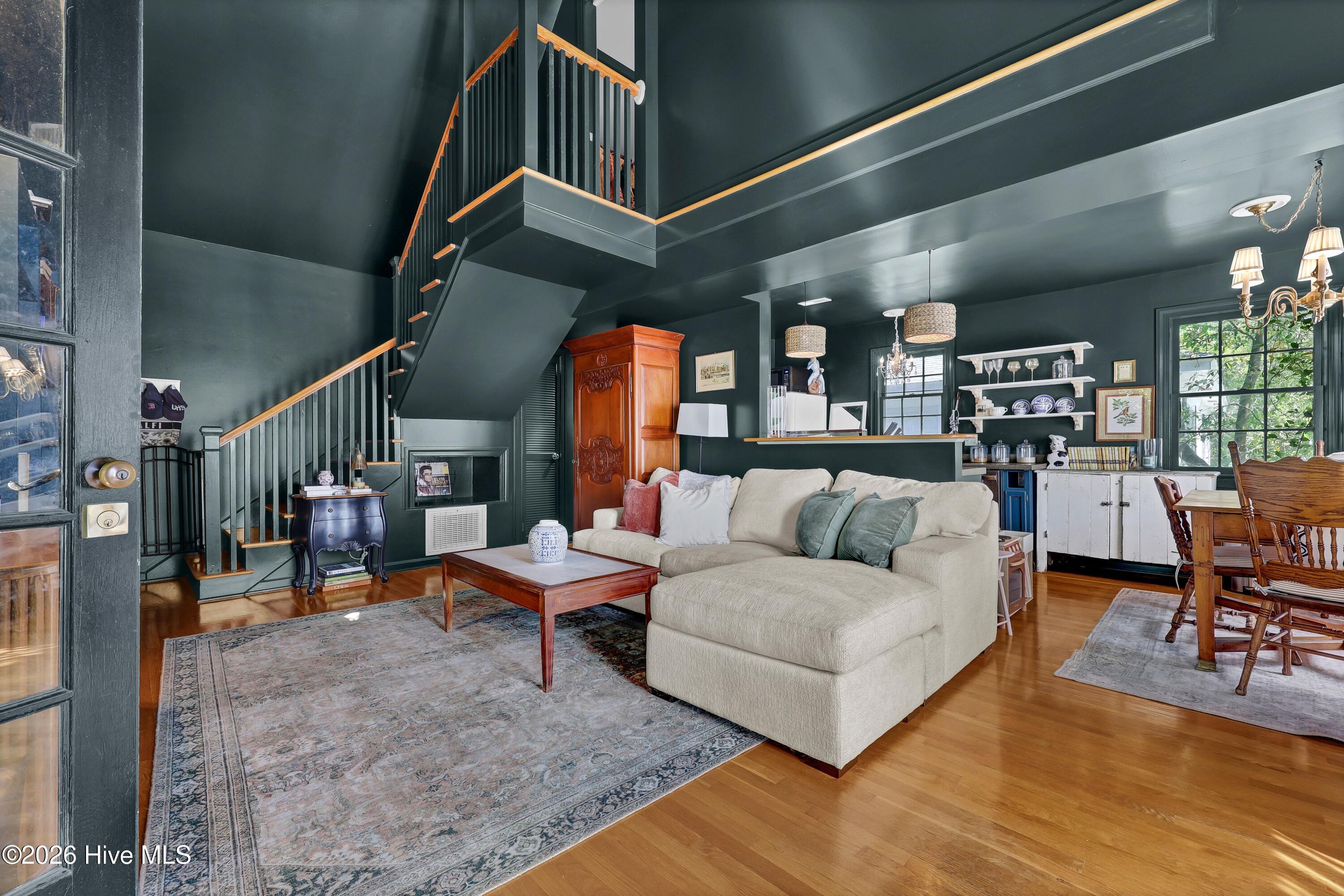 100570649 | Photo 50