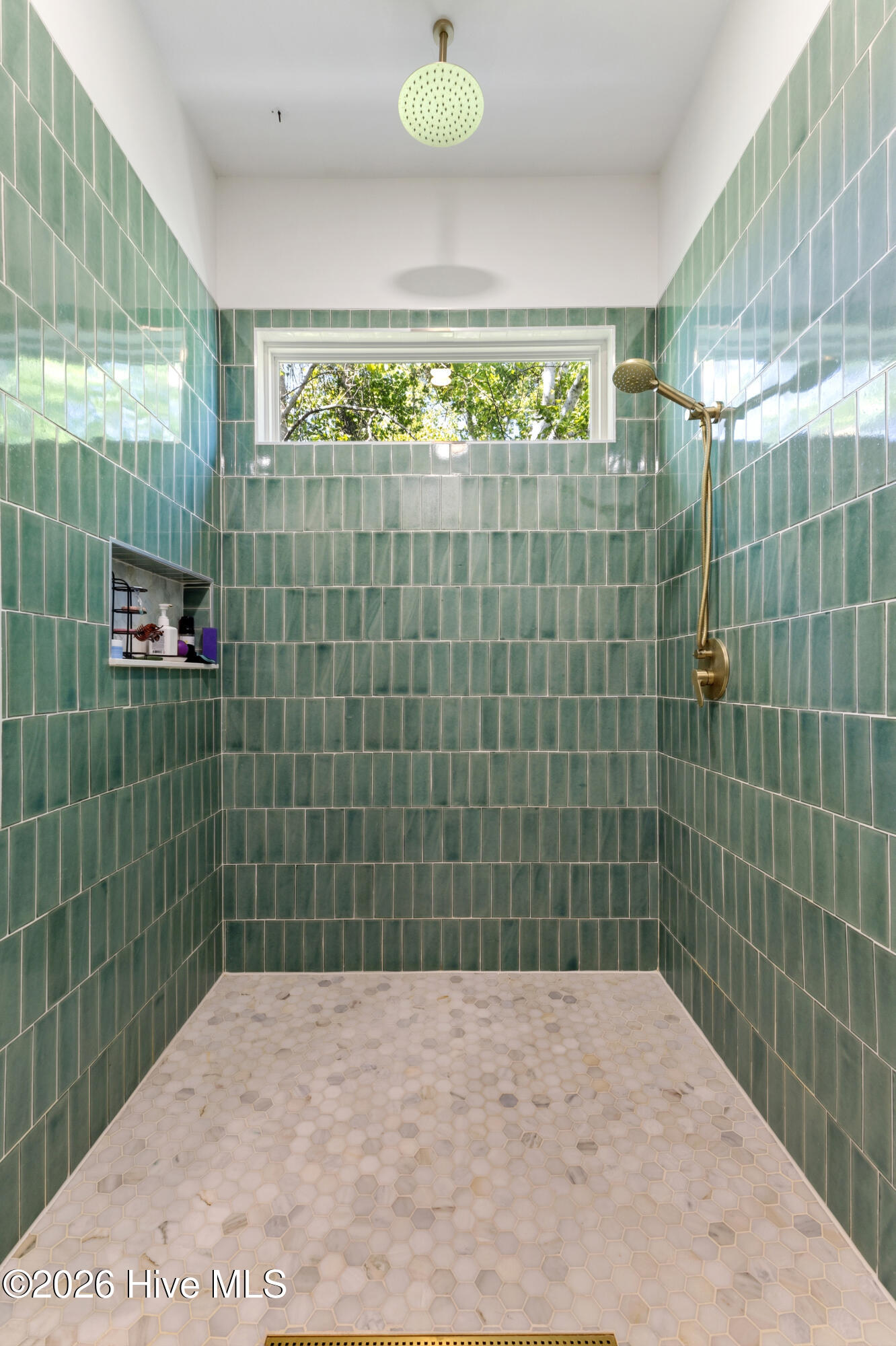 100570688 | Photo 34