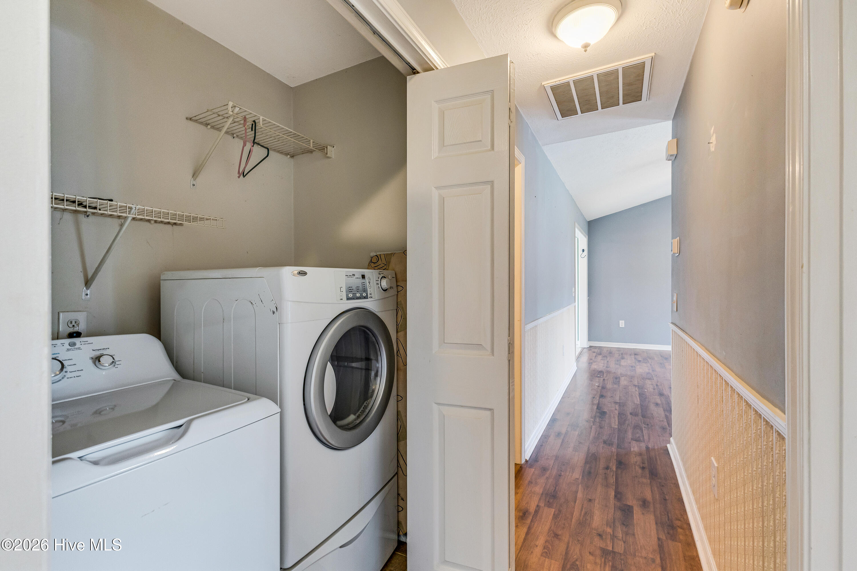 100566920 | Photo 25