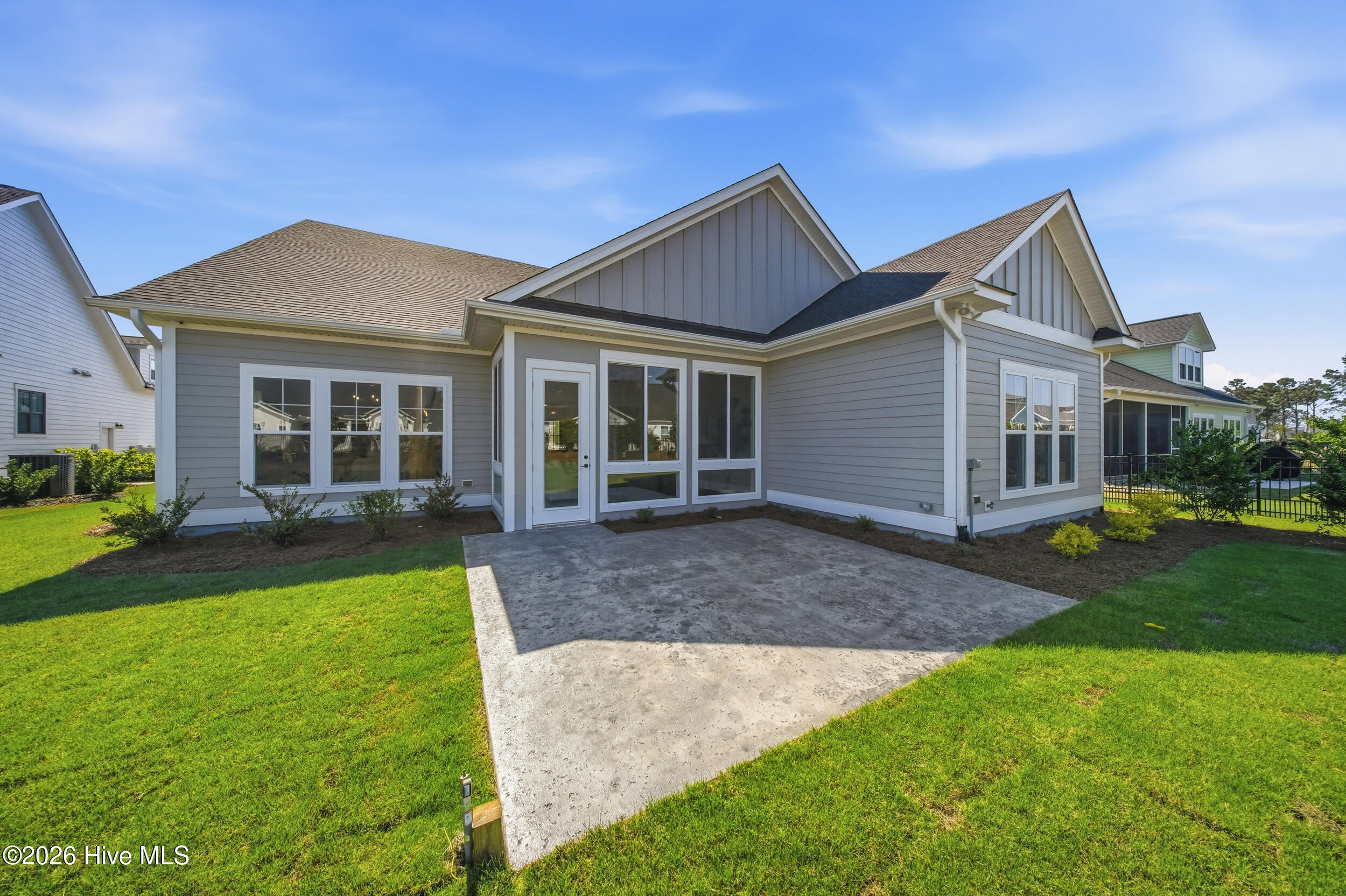 100567785 | Photo 72