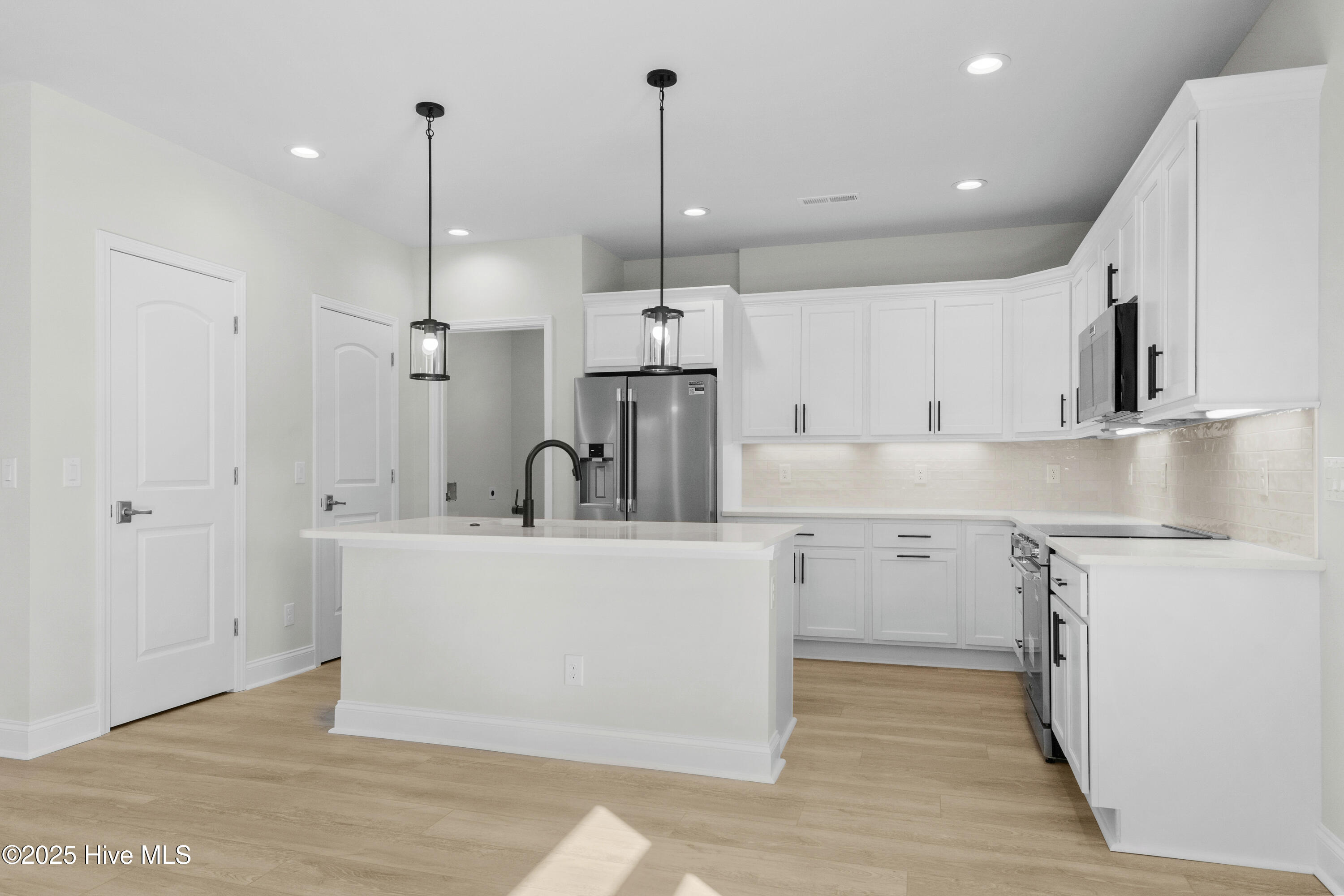 100487215 | Photo 17