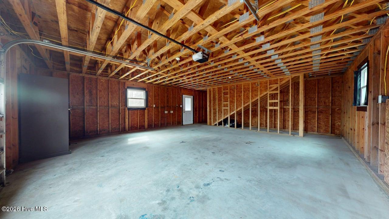 100557850 | Photo 27