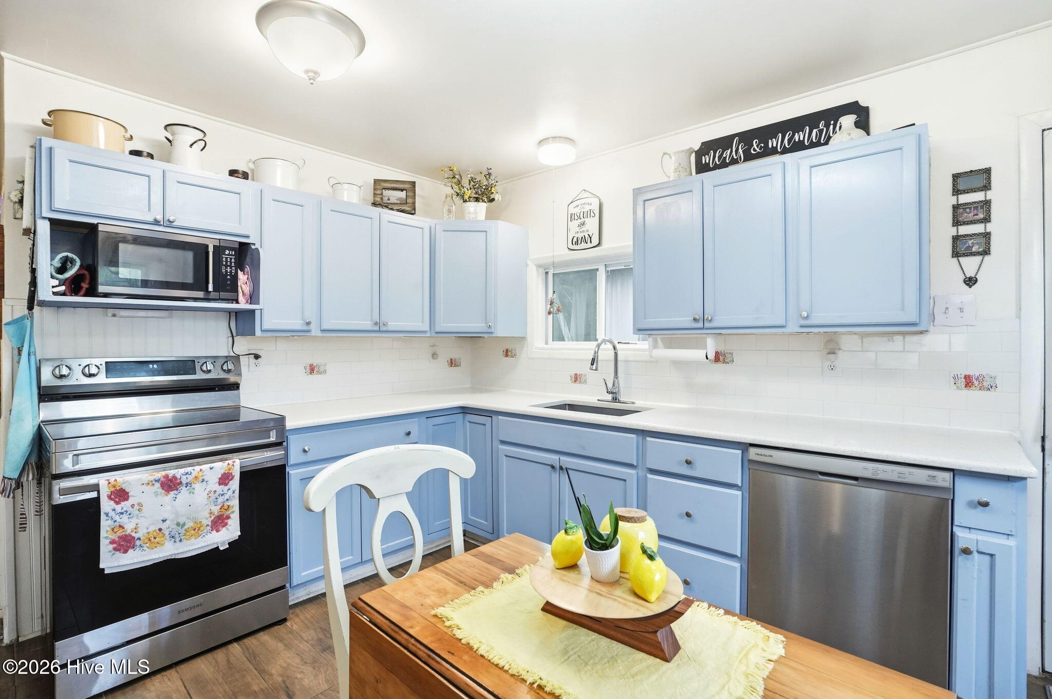 100565168 | Photo 19