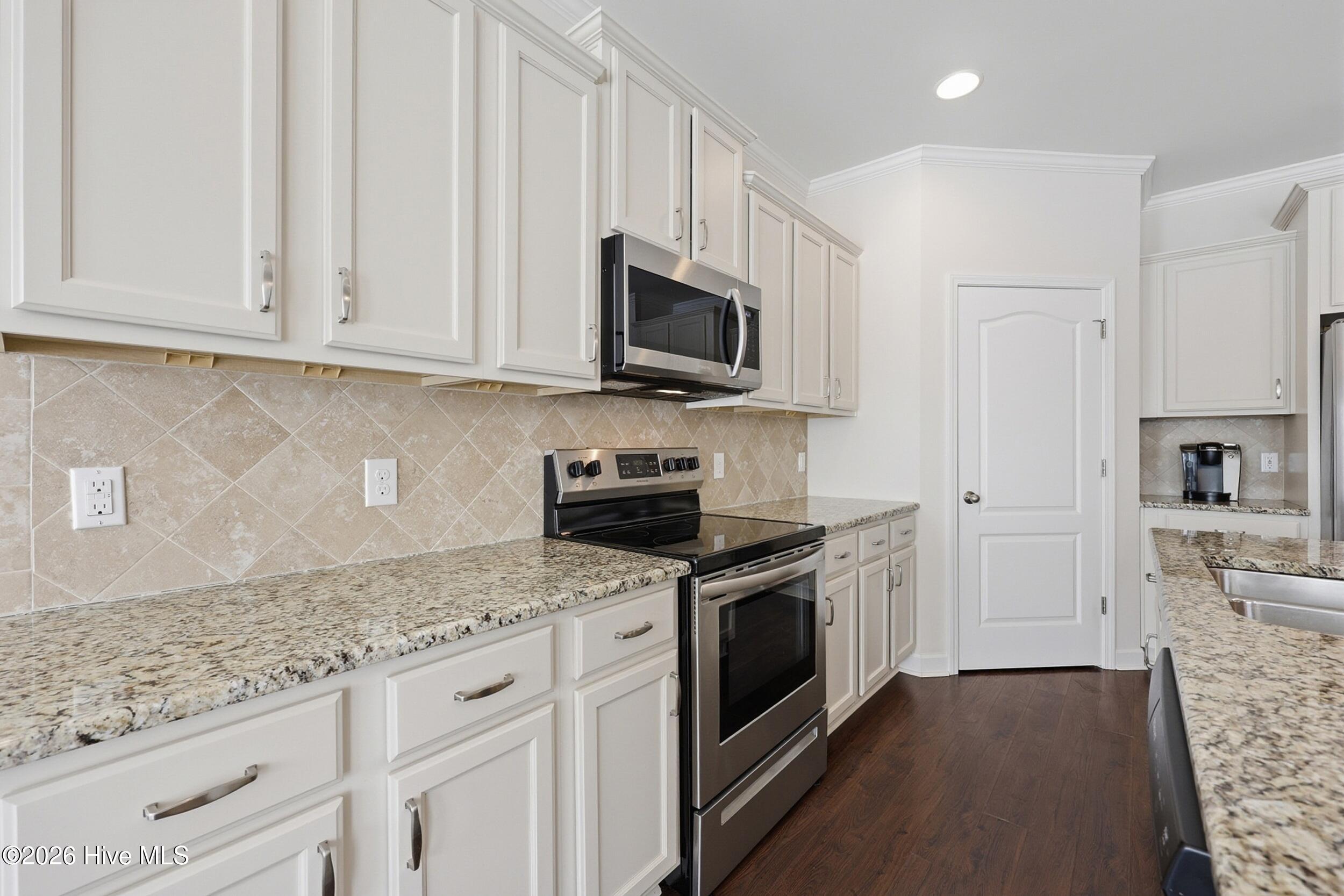 100552958 | Photo 11